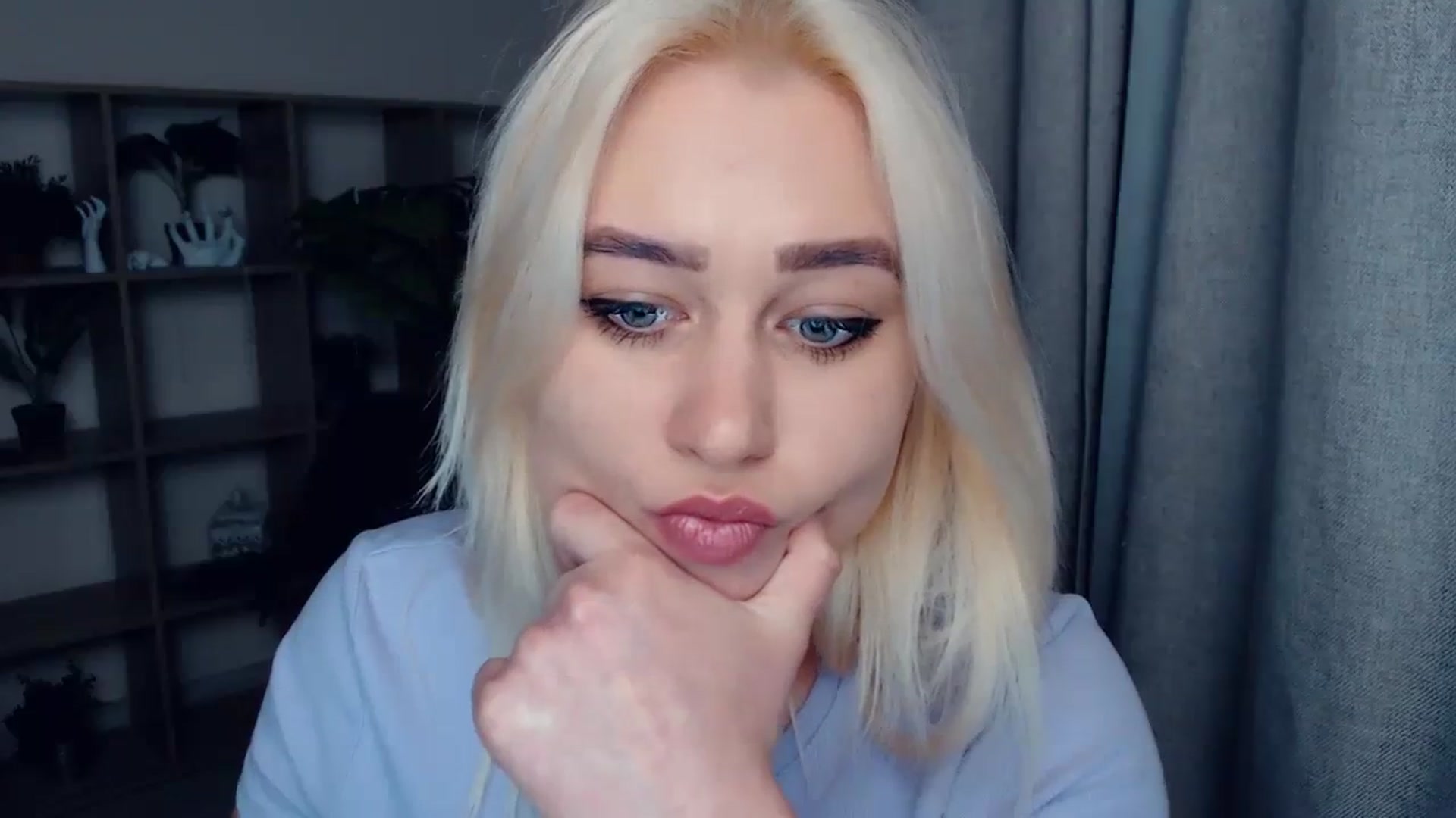 Gallery image thumbnail from Kukla_kolduna's myfreecams stream on, 12/22/2023, 16:30 image 11 of 20
