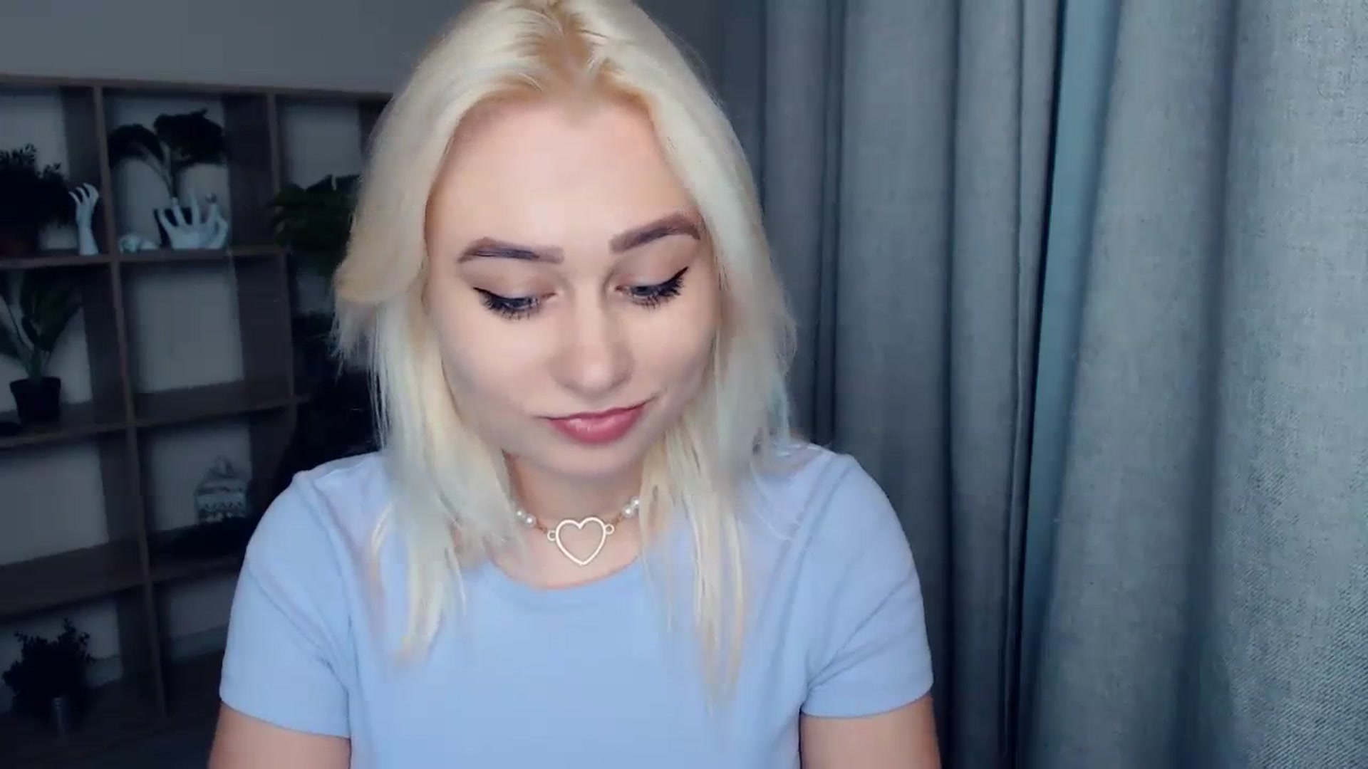 Gallery image thumbnail from Kukla_kolduna's myfreecams stream on, 12/22/2023, 16:30 image 17 of 20