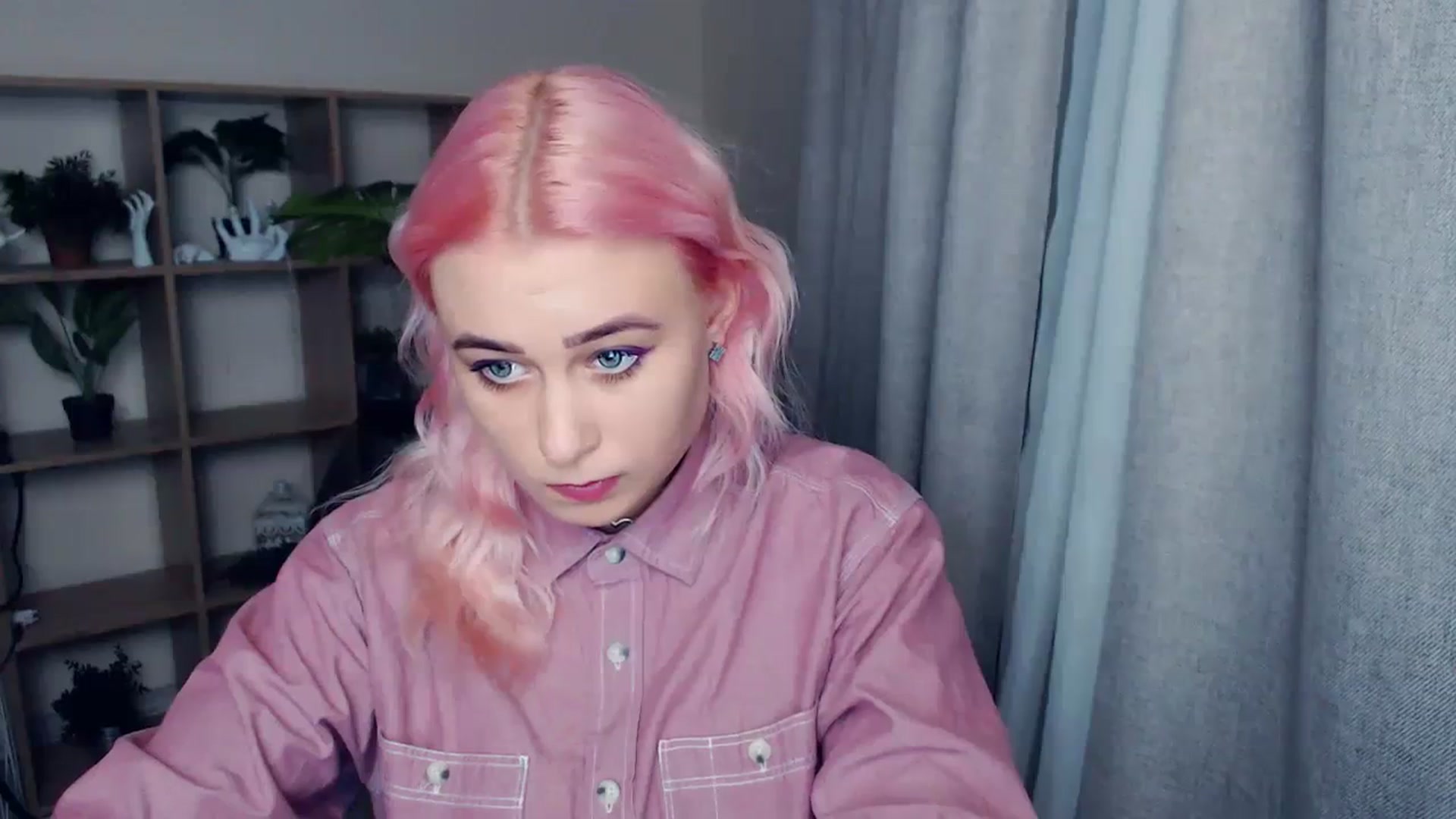 Gallery image thumbnail from Kukla_kolduna's myfreecams stream on, 12/23/2023, 15:08 image 16 of 20