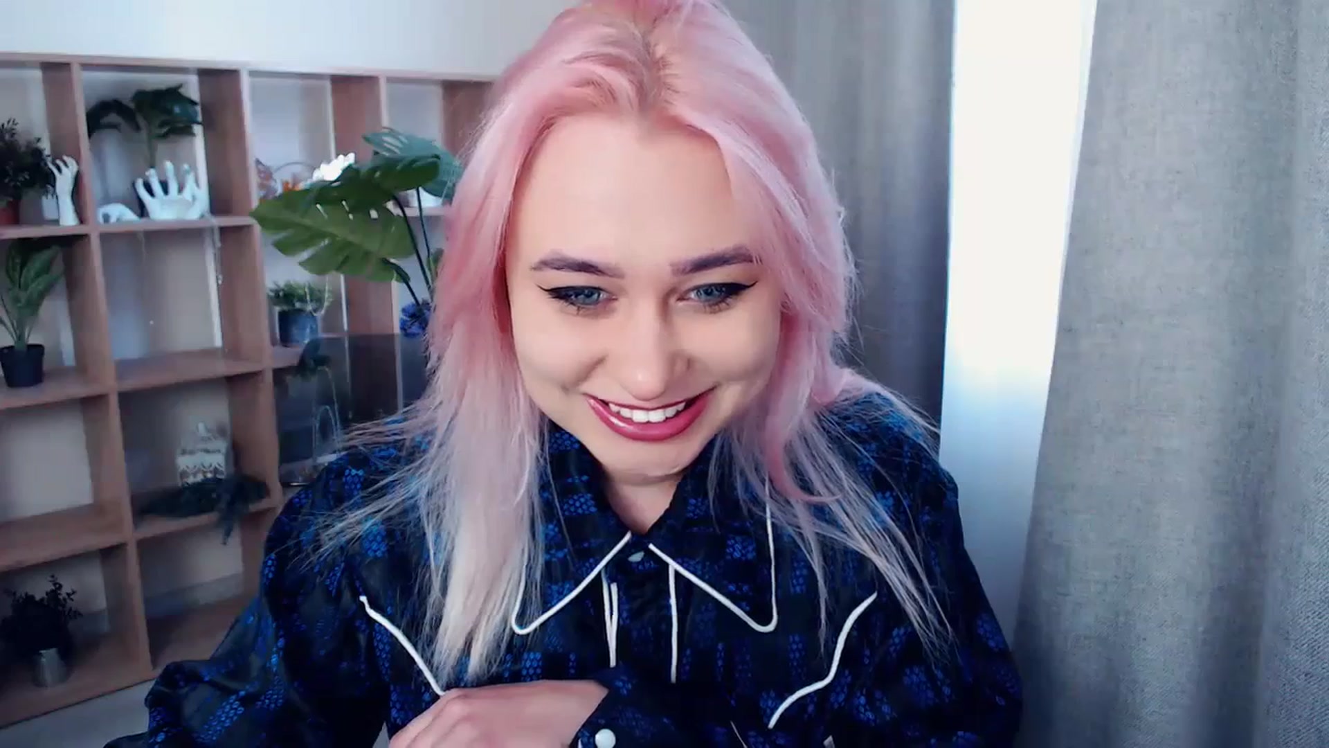 Gallery image thumbnail from Kukla_kolduna's myfreecams stream on, 12/24/2023, 11:35 image 17 of 20
