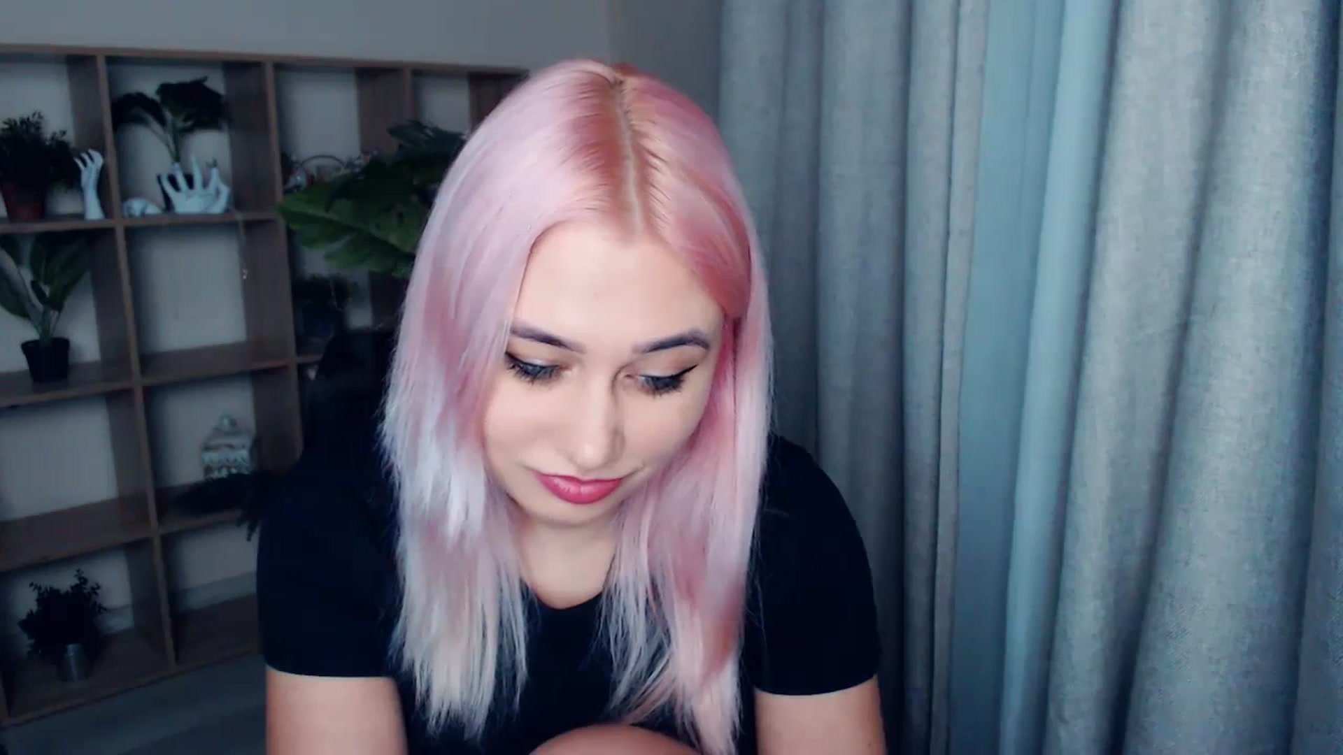 Gallery image thumbnail from Kukla_kolduna's myfreecams stream on, 12/24/2023, 16:56 image 18 of 20