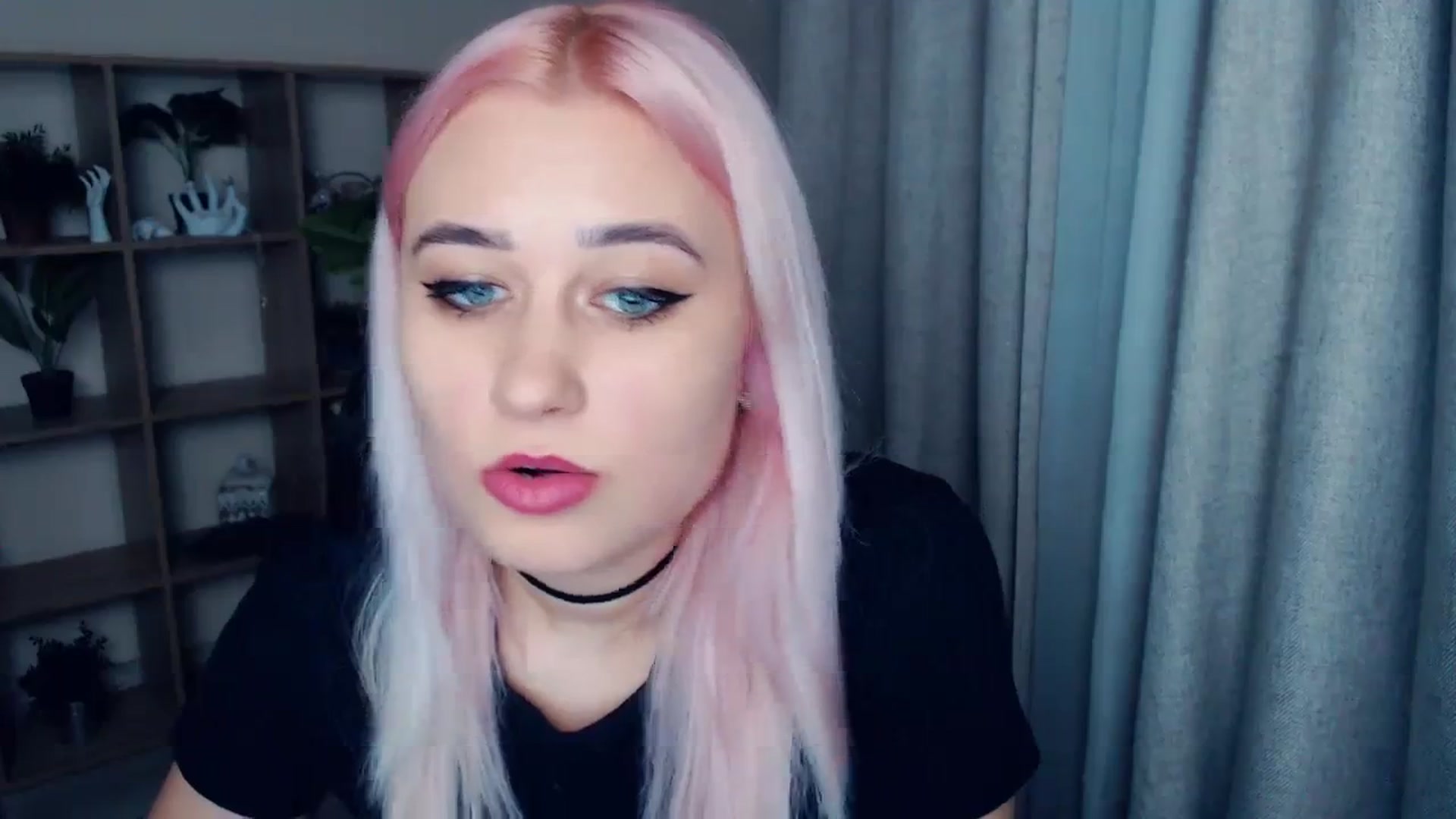 Gallery image thumbnail from Kukla_kolduna's myfreecams stream on, 12/24/2023, 16:56 image 6 of 20