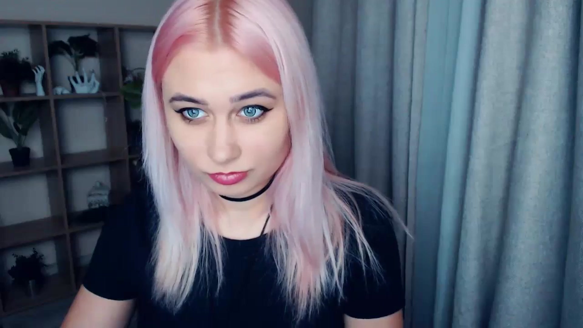 Gallery image thumbnail from Kukla_kolduna's myfreecams stream on, 12/24/2023, 16:56 image 14 of 20