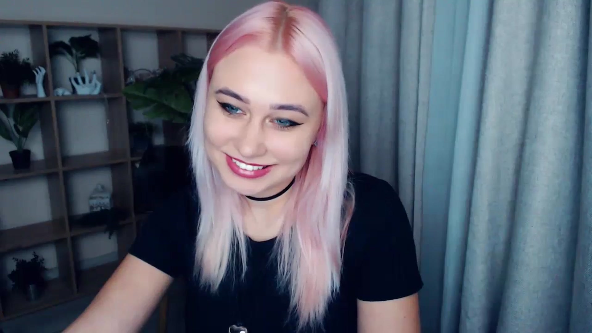 Gallery image thumbnail from Kukla_kolduna's myfreecams stream on, 12/24/2023, 16:56 image 13 of 20
