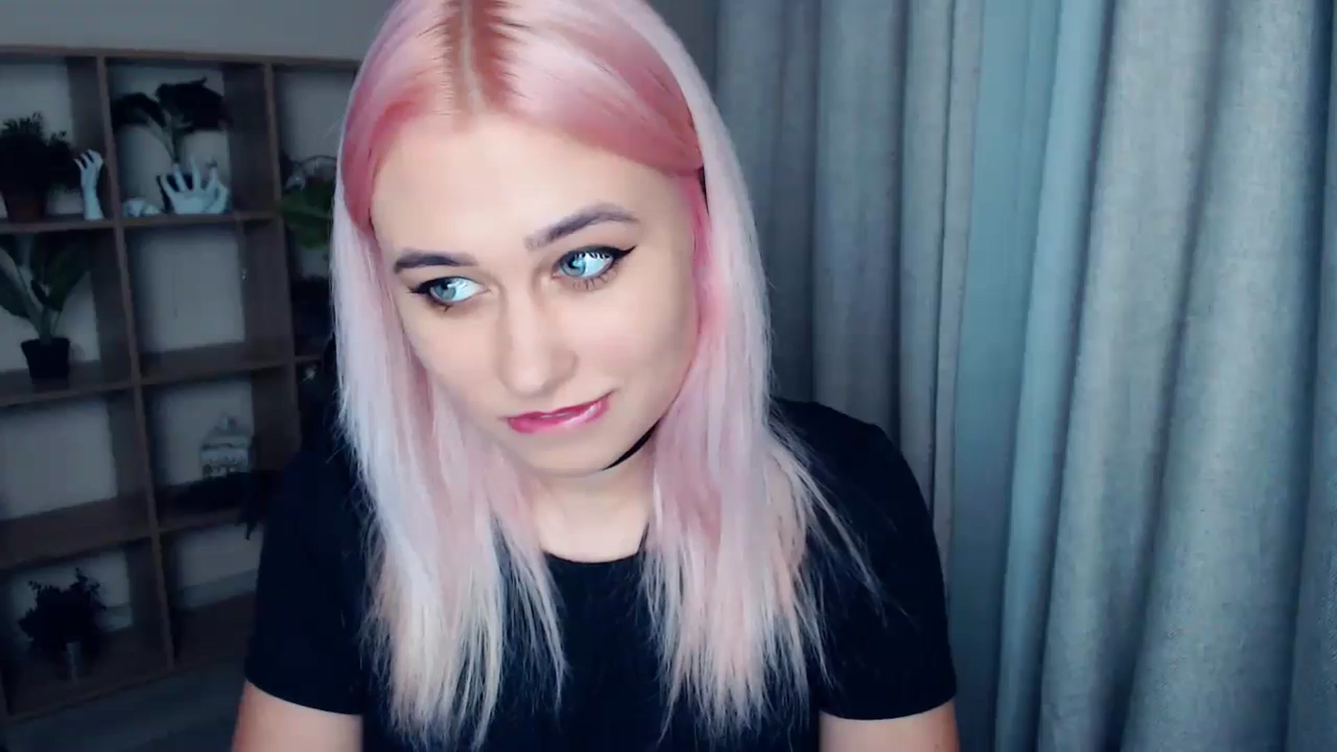 Gallery image thumbnail from Kukla_kolduna's myfreecams stream on, 12/24/2023, 16:56 image 15 of 20