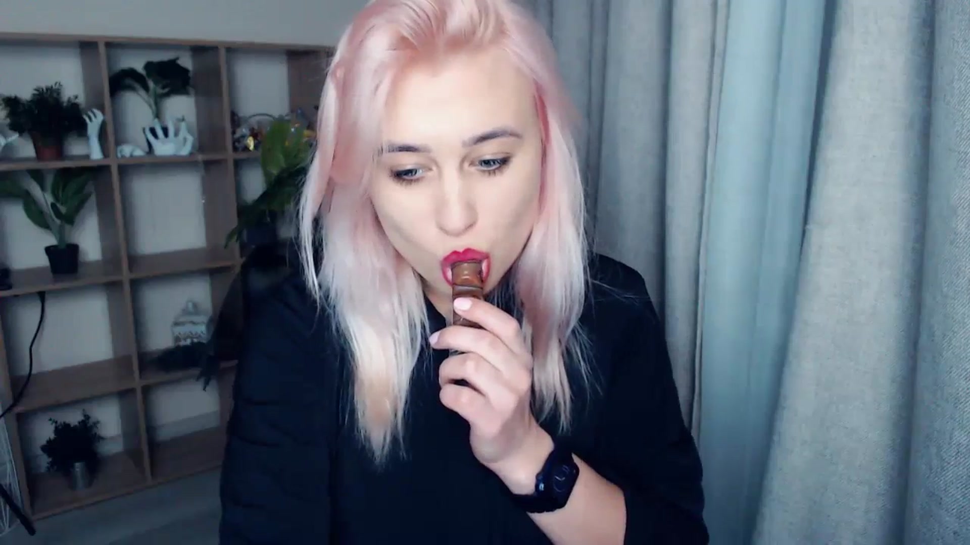 Gallery image thumbnail from Kukla_kolduna's myfreecams stream on, 12/25/2023, 17:42 image 5 of 20