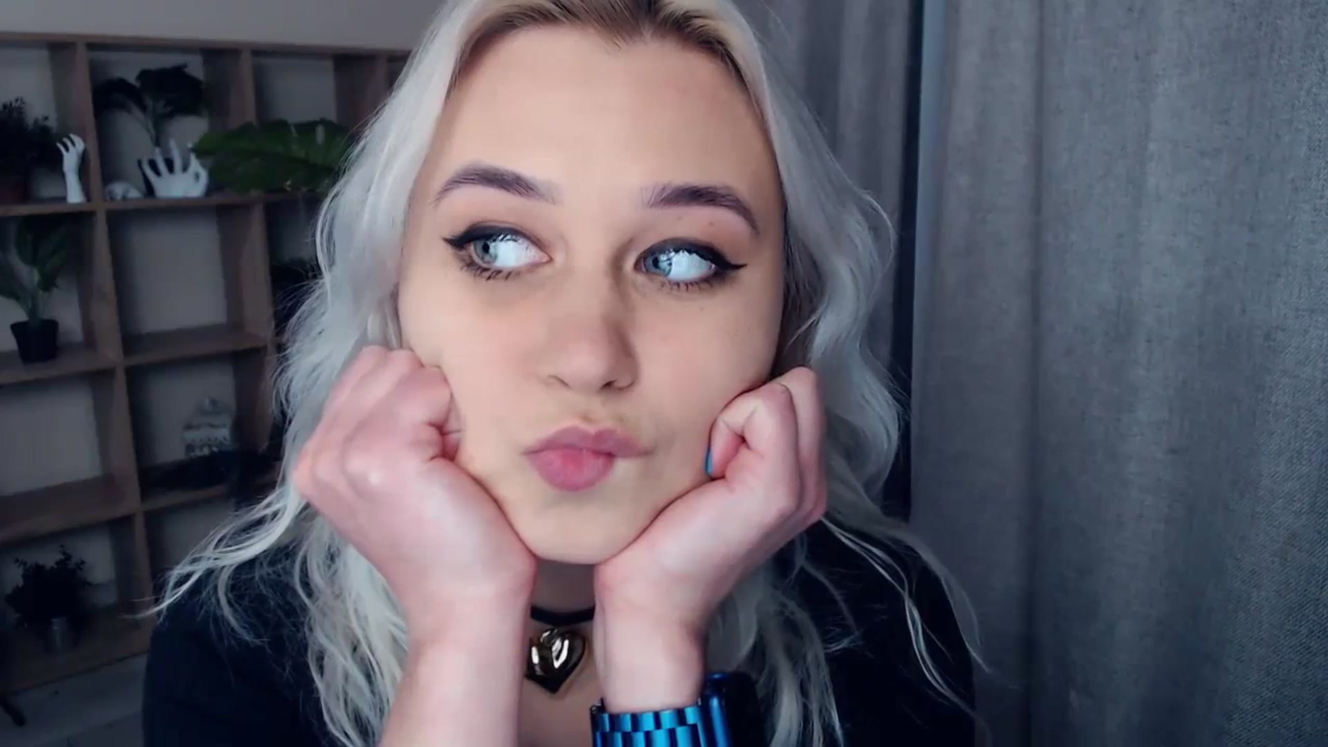 Gallery image thumbnail from Kukla_kolduna's myfreecams stream on, 01/15/2024, 19:29 image 17 of 20