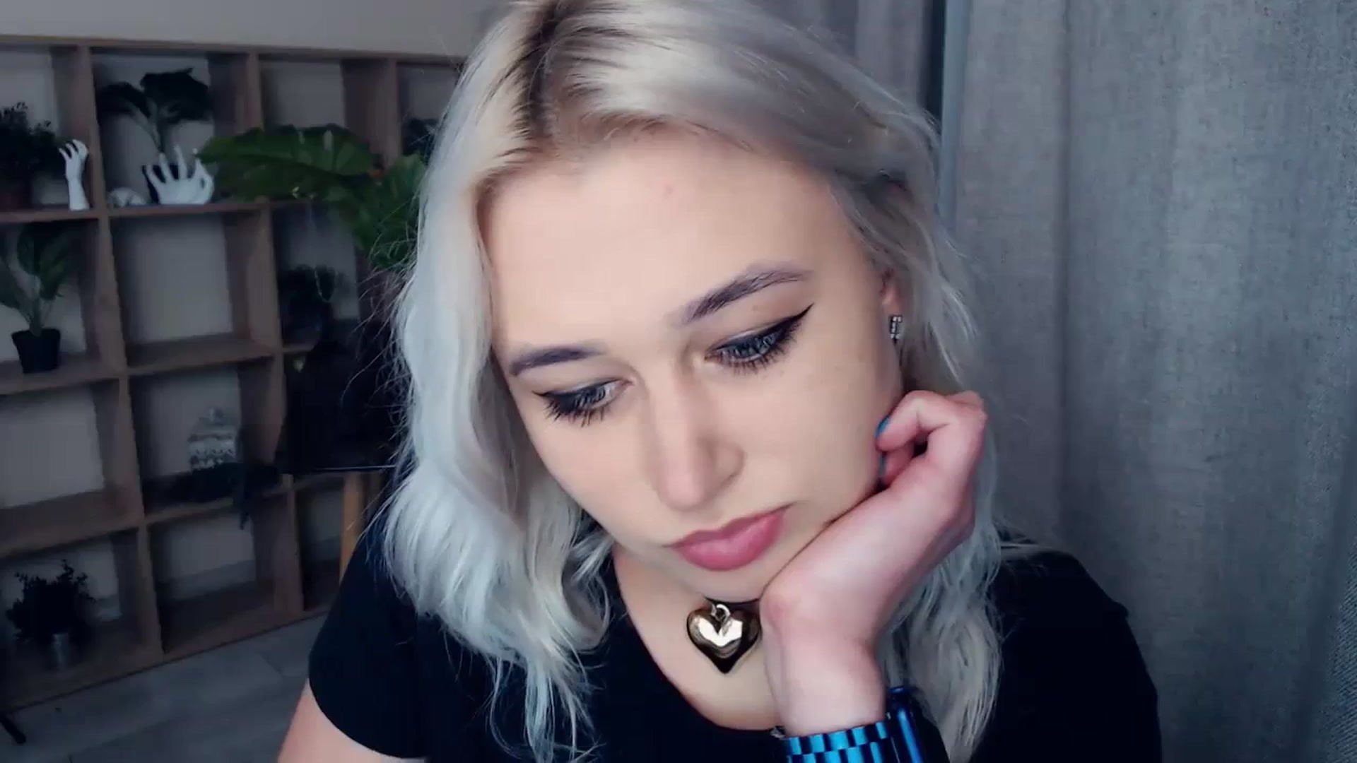 Gallery image thumbnail from Kukla_kolduna's myfreecams stream on, 01/15/2024, 19:29 image 5 of 20