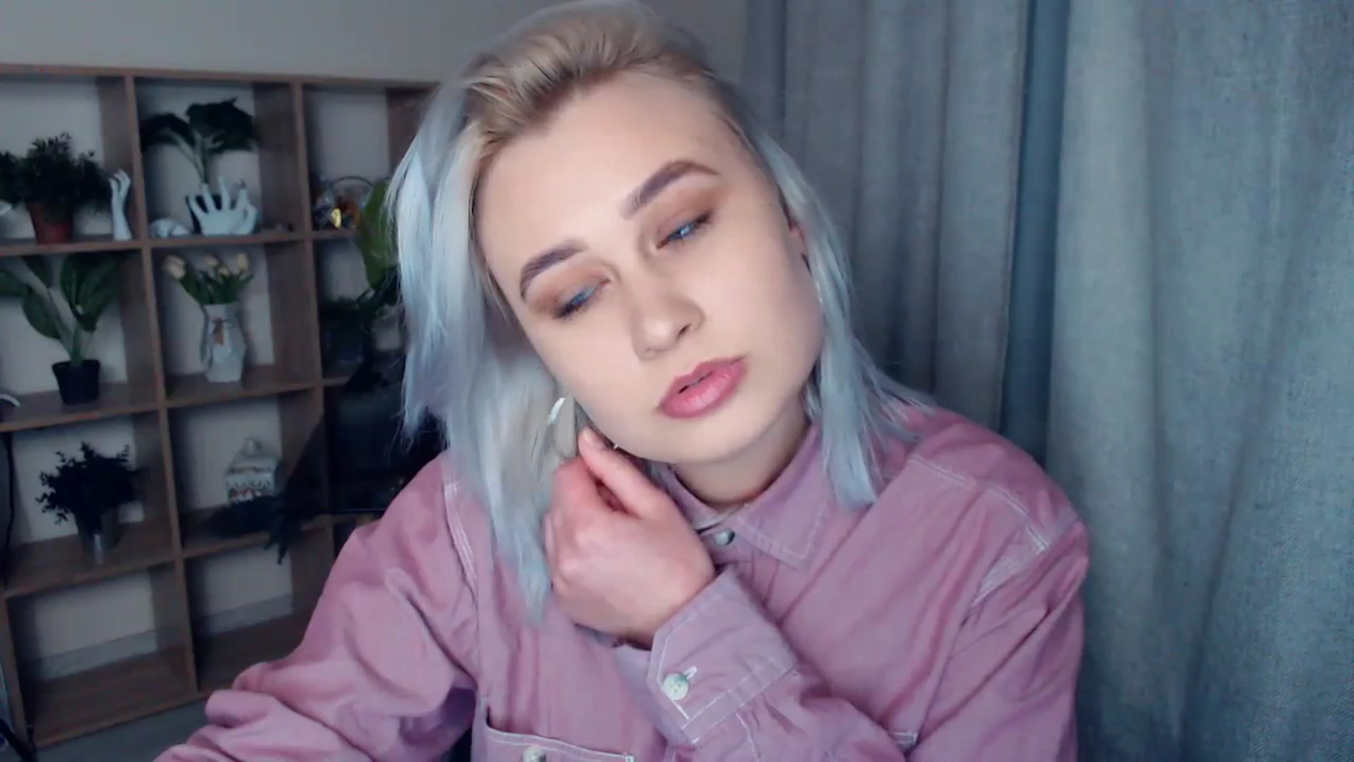 Gallery image thumbnail from Kukla_kolduna's myfreecams stream on, 01/29/2024, 18:40 image 6 of 20
