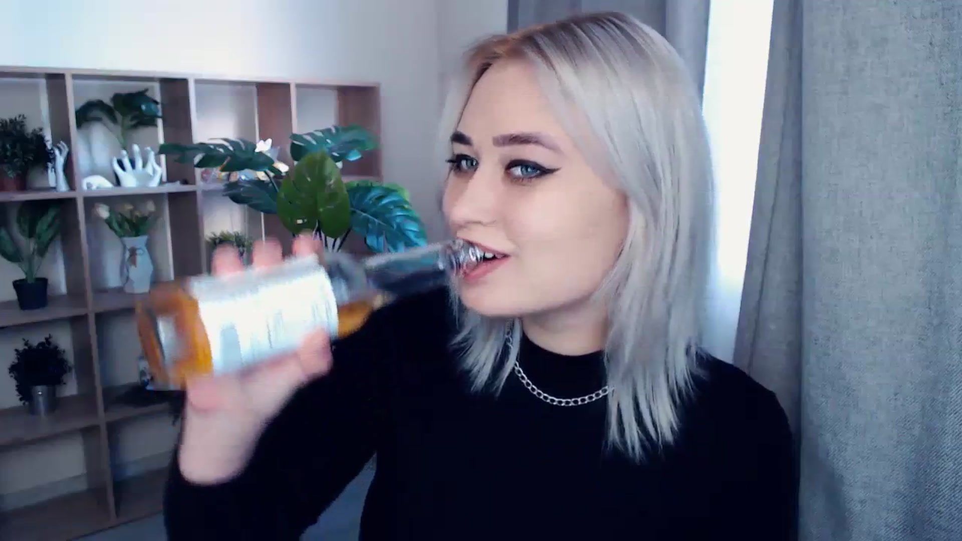 Gallery image thumbnail from Kukla_kolduna's myfreecams stream on, 02/29/2024, 14:43 image 17 of 20
