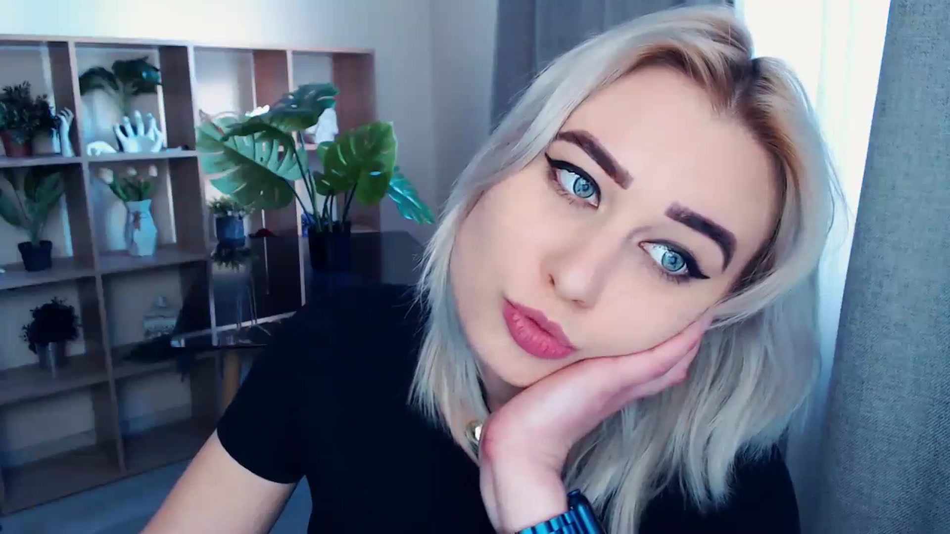 Gallery image thumbnail from Kukla_kolduna's myfreecams stream on, 03/10/2024, 15:24 image 2 of 20