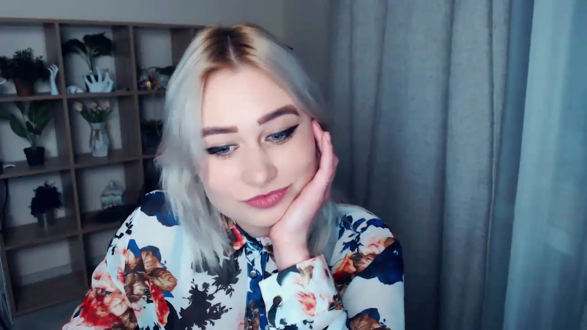 Gallery image thumbnail from Kukla_kolduna's myfreecams stream on, 03/13/2024, 17:25 image 9 of 20