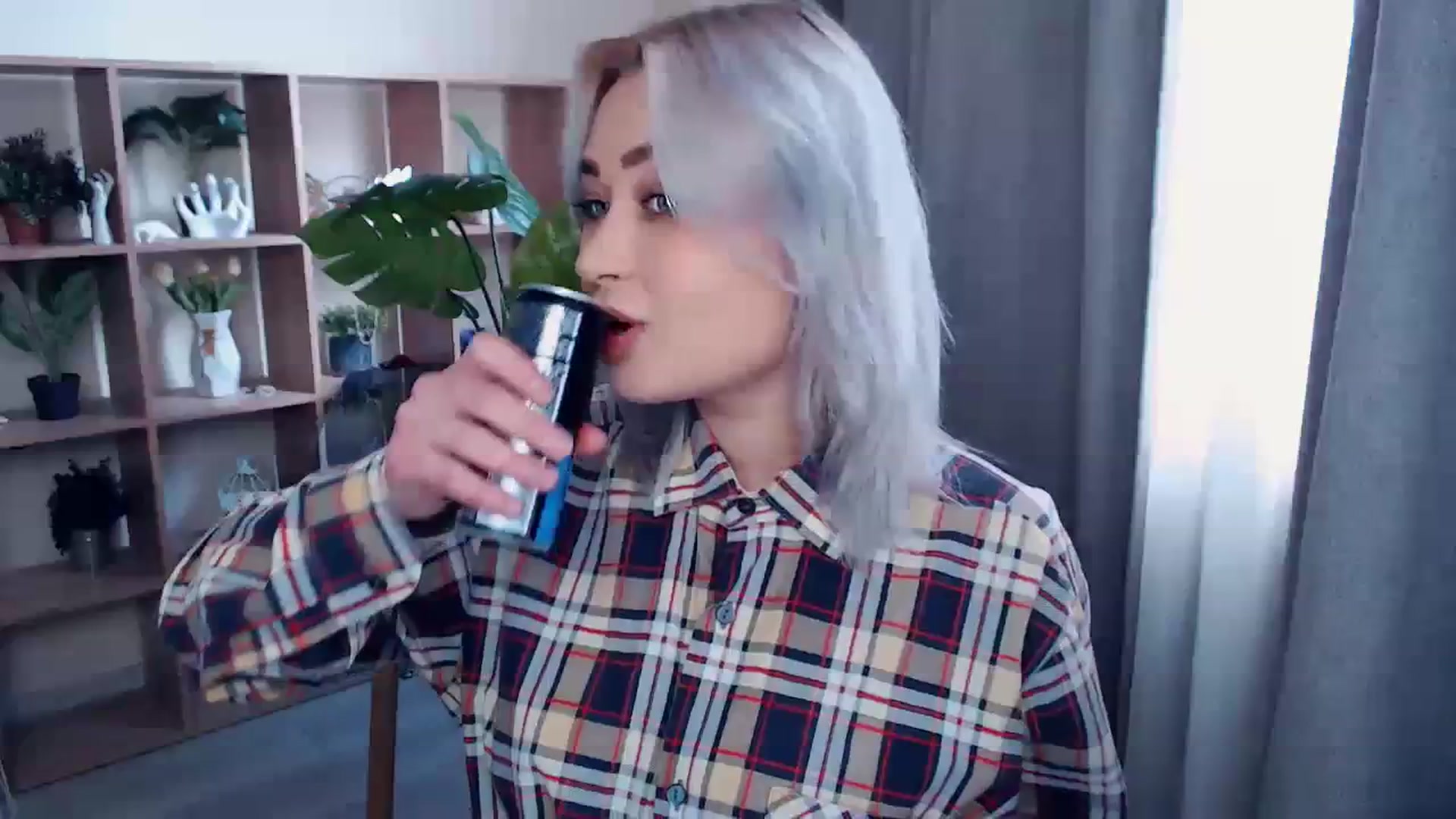 Gallery image thumbnail from Kukla_kolduna's myfreecams stream on, 03/17/2024, 14:08 image 1 of 20