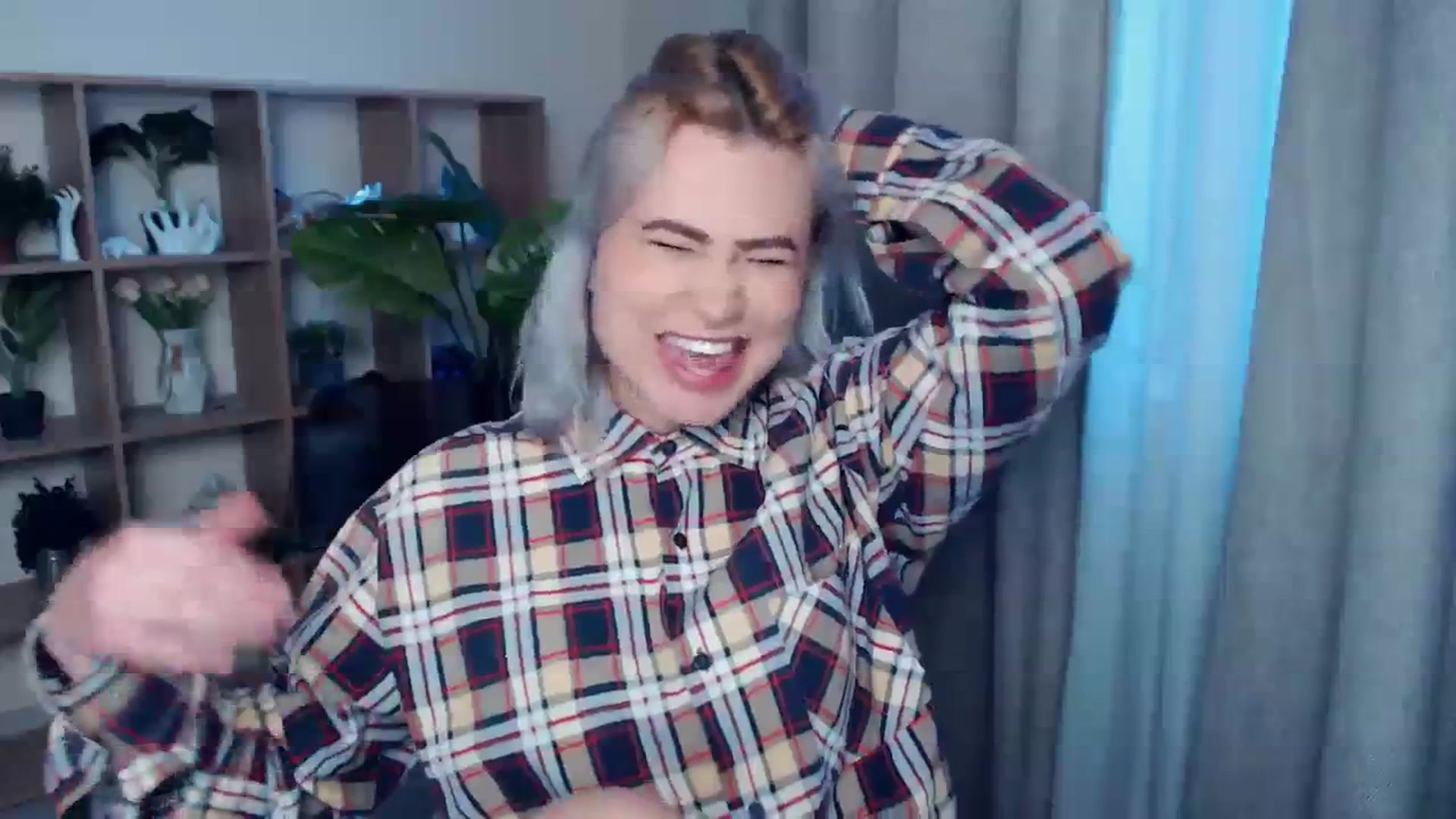 Gallery image thumbnail from Kukla_kolduna's myfreecams stream on, 03/17/2024, 15:43 image 10 of 20