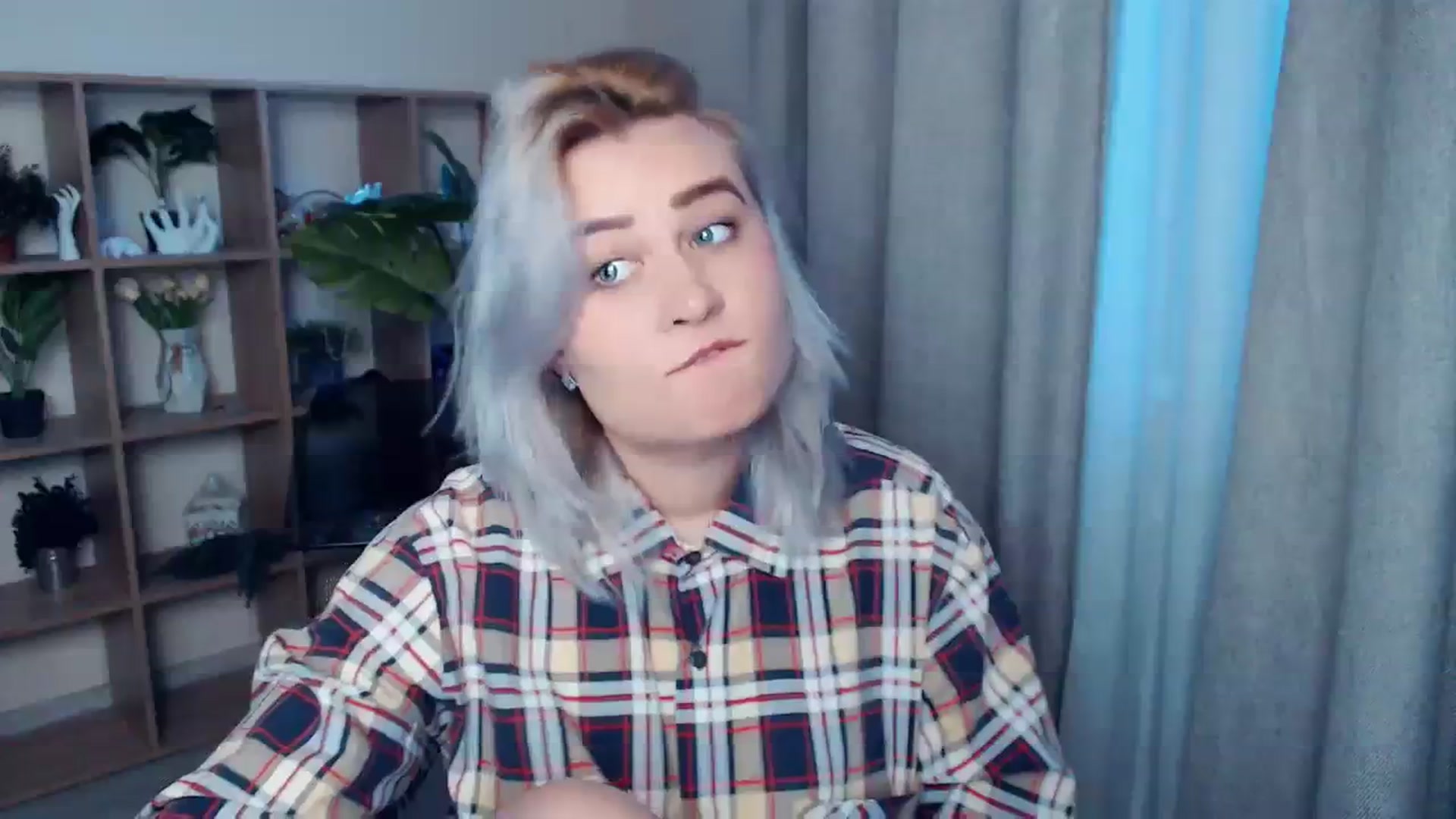 Gallery image thumbnail from Kukla_kolduna's myfreecams stream on, 03/17/2024, 15:43 image 15 of 20