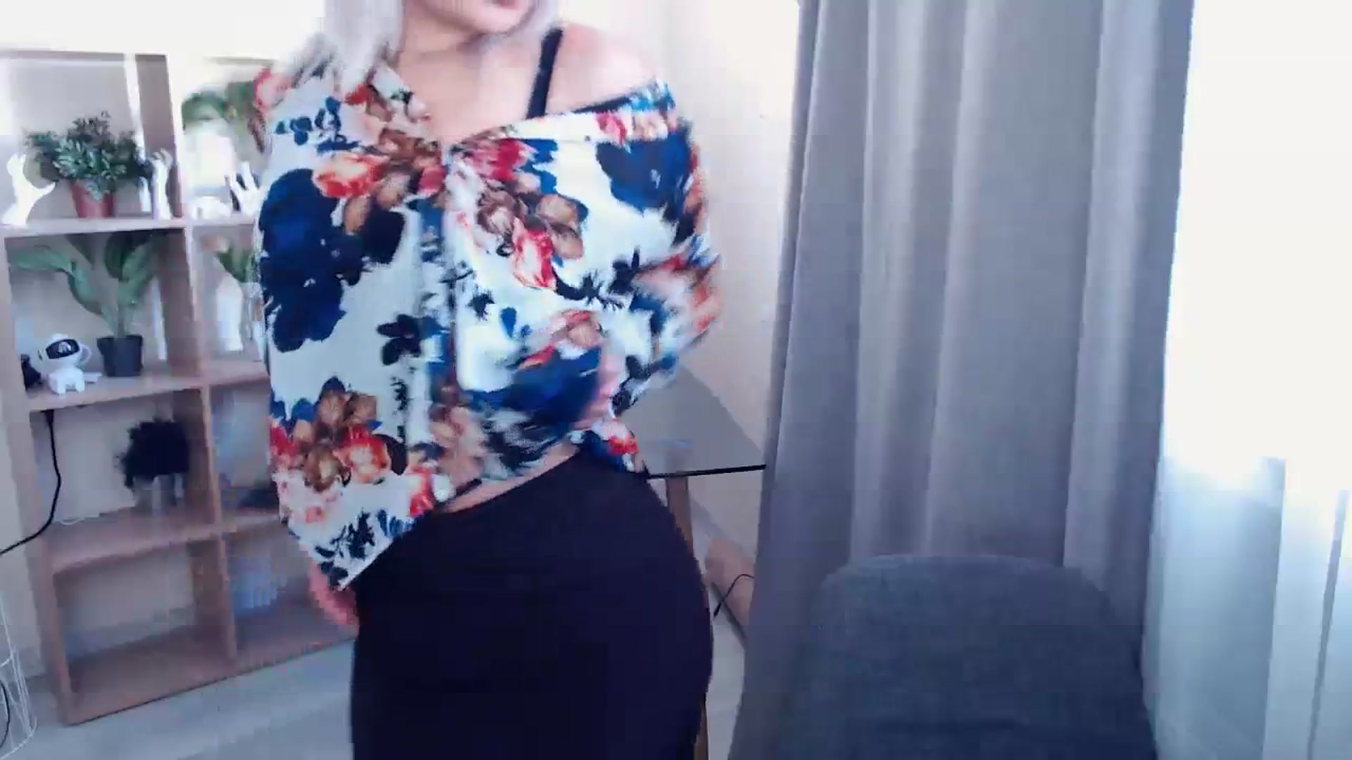 Gallery image thumbnail from Kukla_kolduna's myfreecams stream on, 04/05/2024, 13:36 image 10 of 20