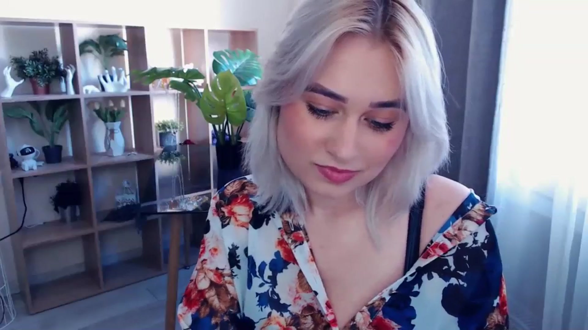 Gallery image thumbnail from Kukla_kolduna's myfreecams stream on, 04/05/2024, 13:36 image 13 of 20