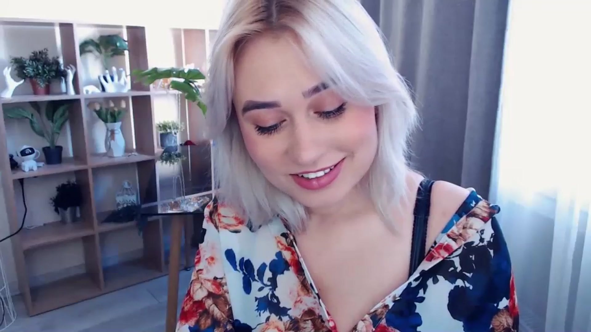Gallery image thumbnail from Kukla_kolduna's myfreecams stream on, 04/05/2024, 13:36 image 12 of 20
