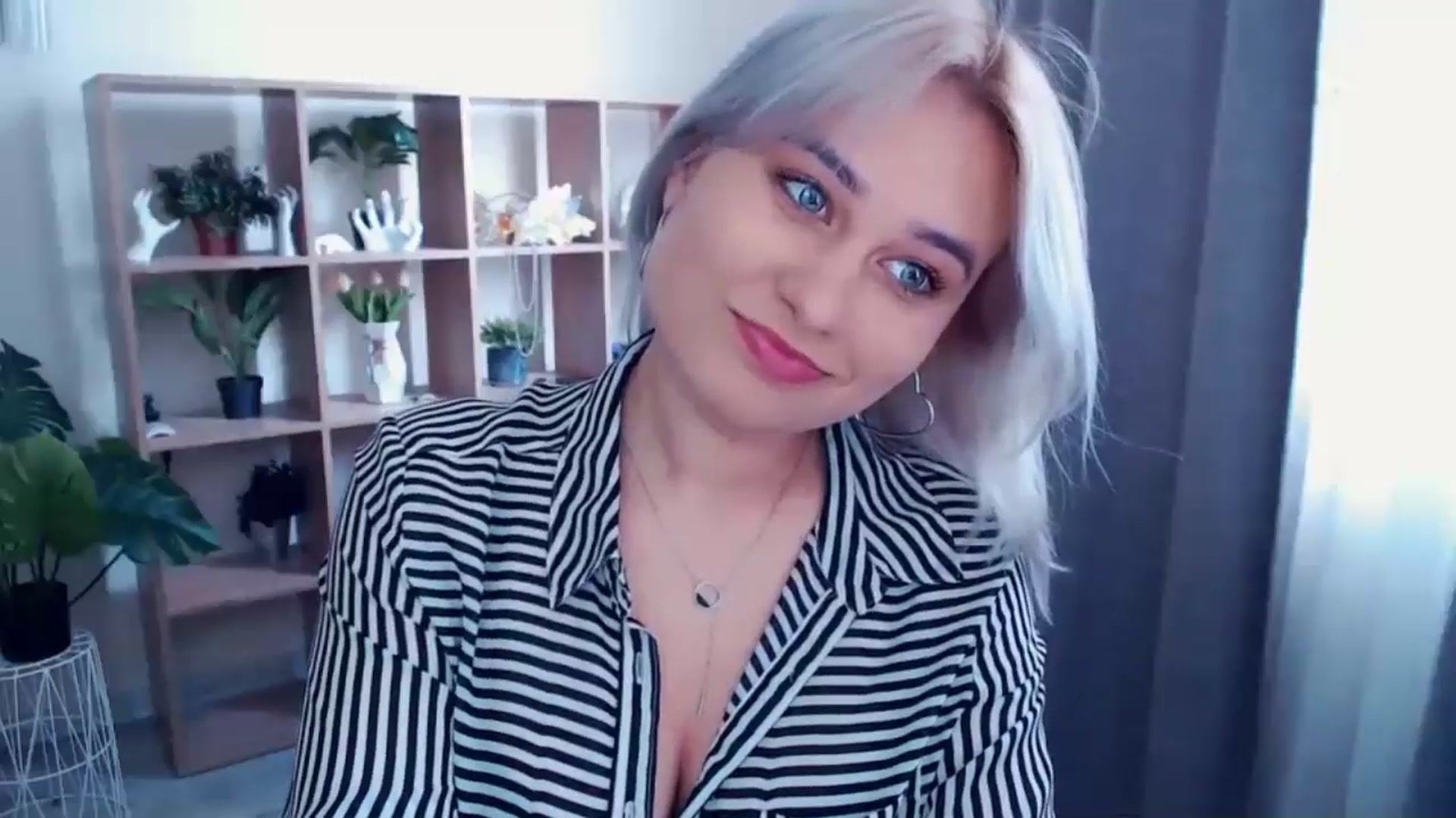 Gallery image thumbnail from Kukla_kolduna's myfreecams stream on, 04/25/2024, 13:07 image 17 of 20