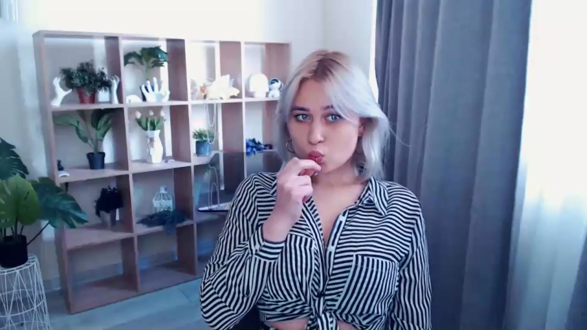 Gallery image thumbnail from Kukla_kolduna's myfreecams stream on, 04/25/2024, 13:51 image 14 of 20
