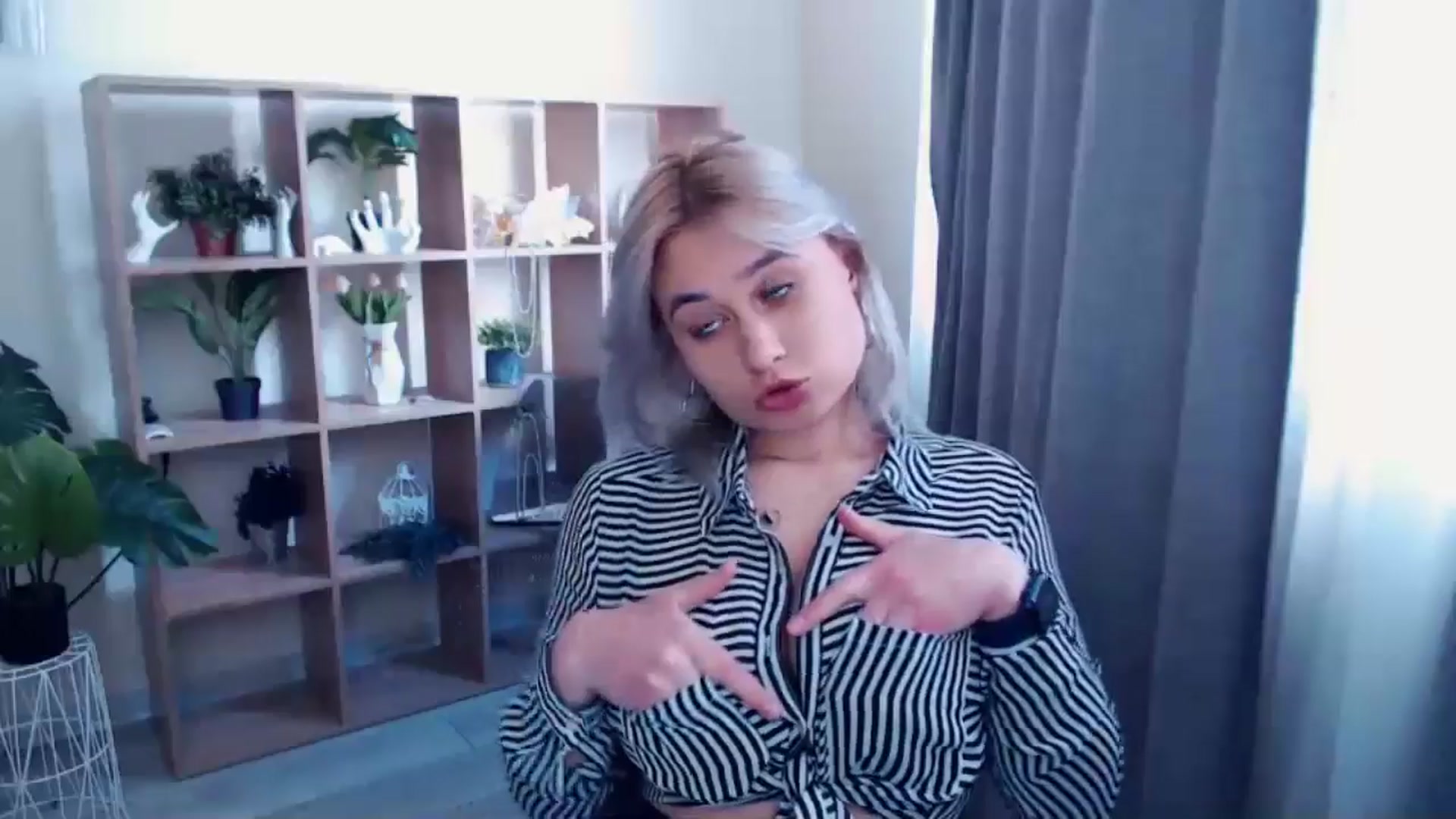 Gallery image thumbnail from Kukla_kolduna's myfreecams stream on, 04/25/2024, 13:51 image 13 of 20