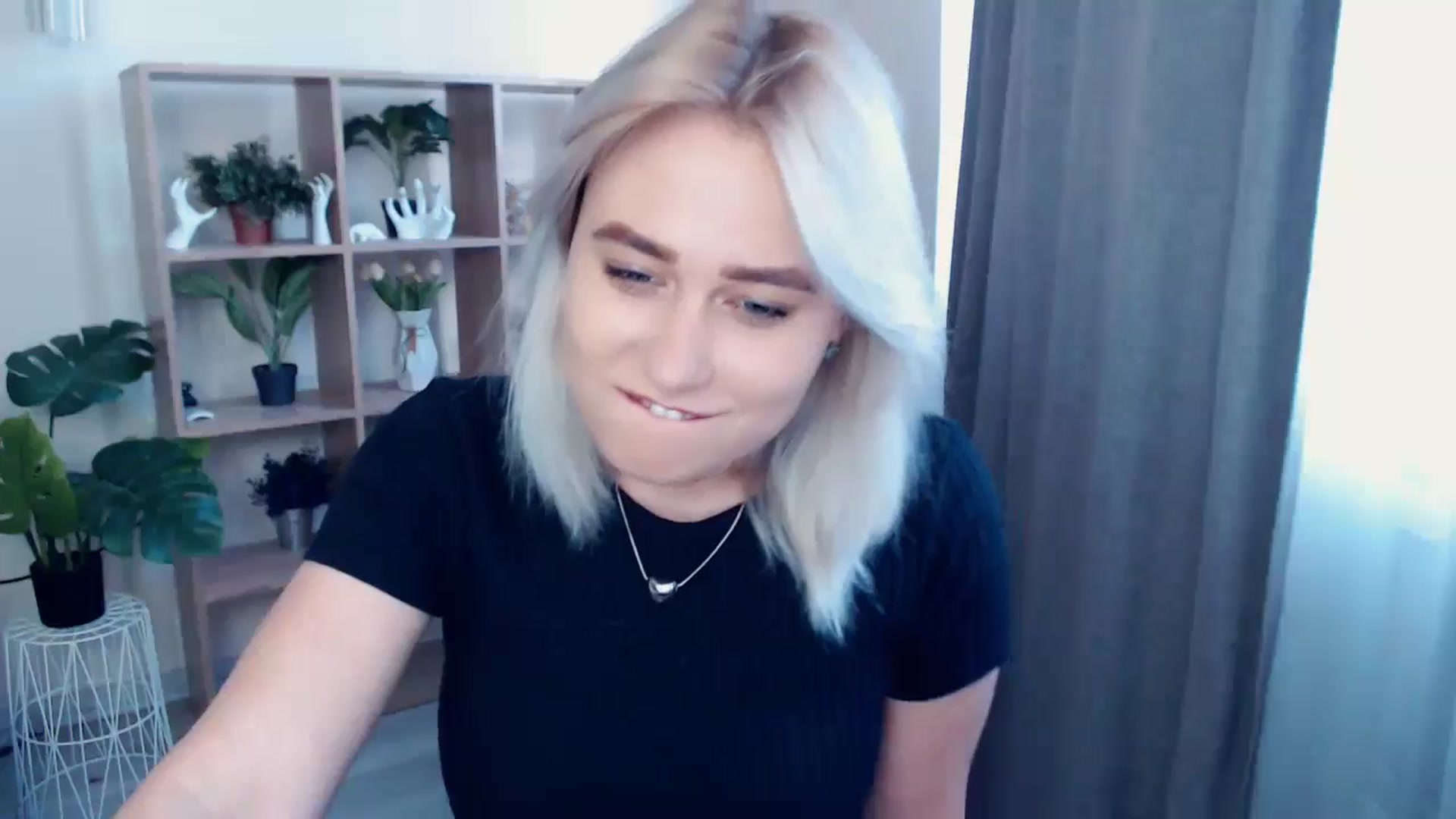 Gallery image thumbnail from Kukla_kolduna's myfreecams stream on, 05/04/2024, 16:51 image 4 of 20