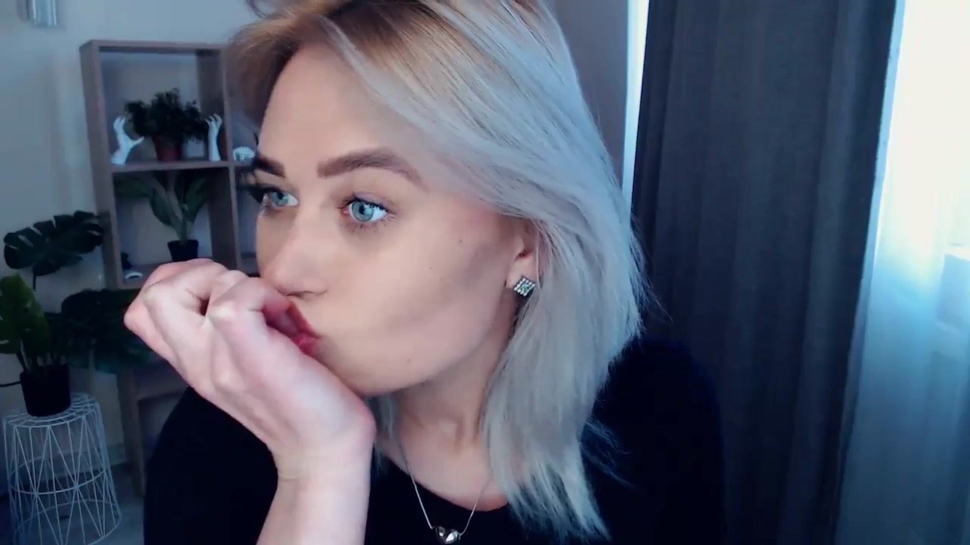 Gallery image thumbnail from Kukla_kolduna's myfreecams stream on, 05/04/2024, 16:51 image 15 of 20