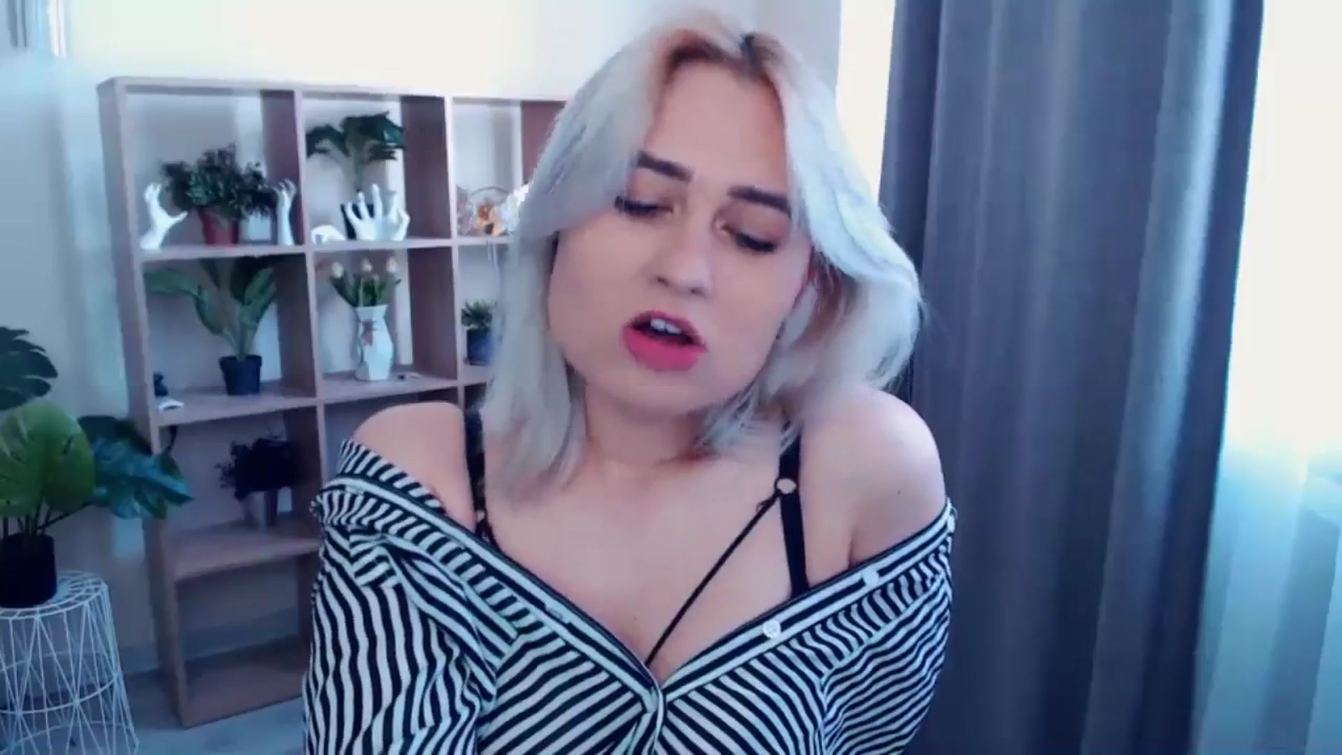 Gallery image thumbnail from Kukla_kolduna's myfreecams stream on, 05/09/2024, 12:26 image 13 of 20