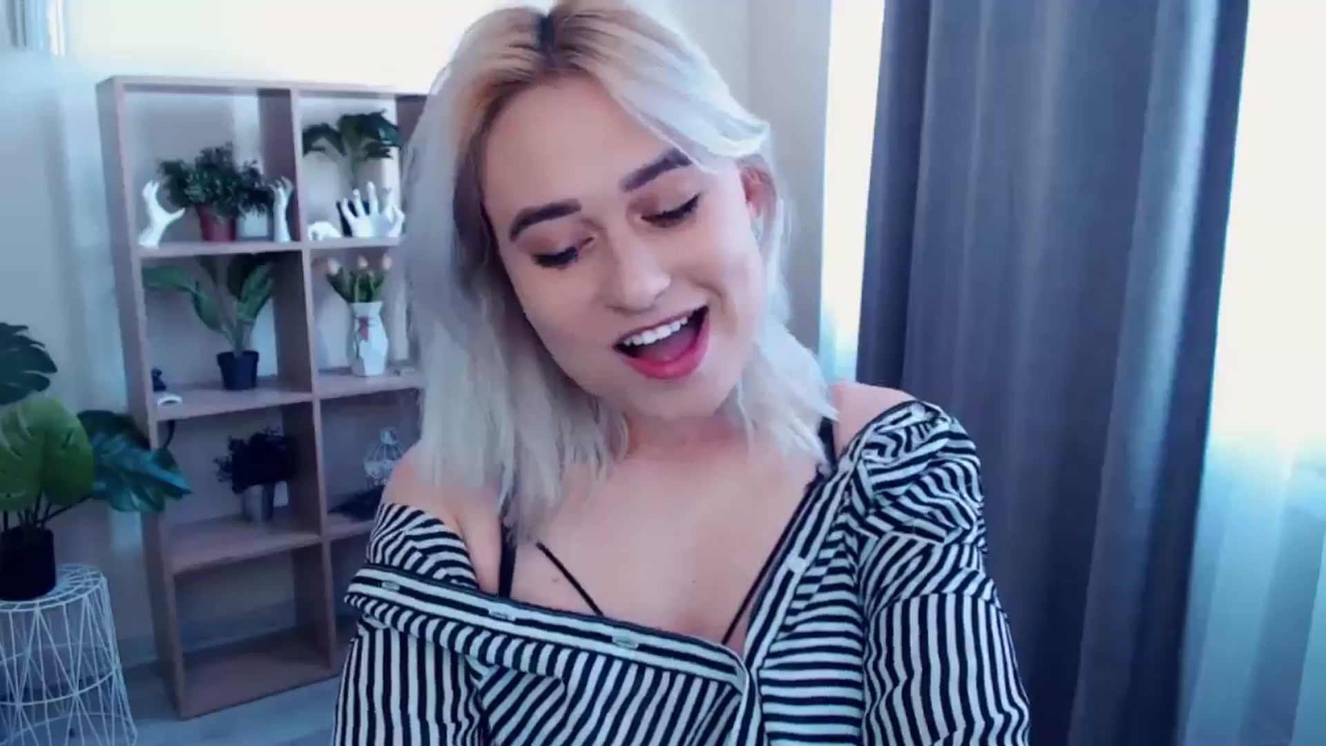 Gallery image thumbnail from Kukla_kolduna's myfreecams stream on, 05/09/2024, 12:26 image 18 of 20