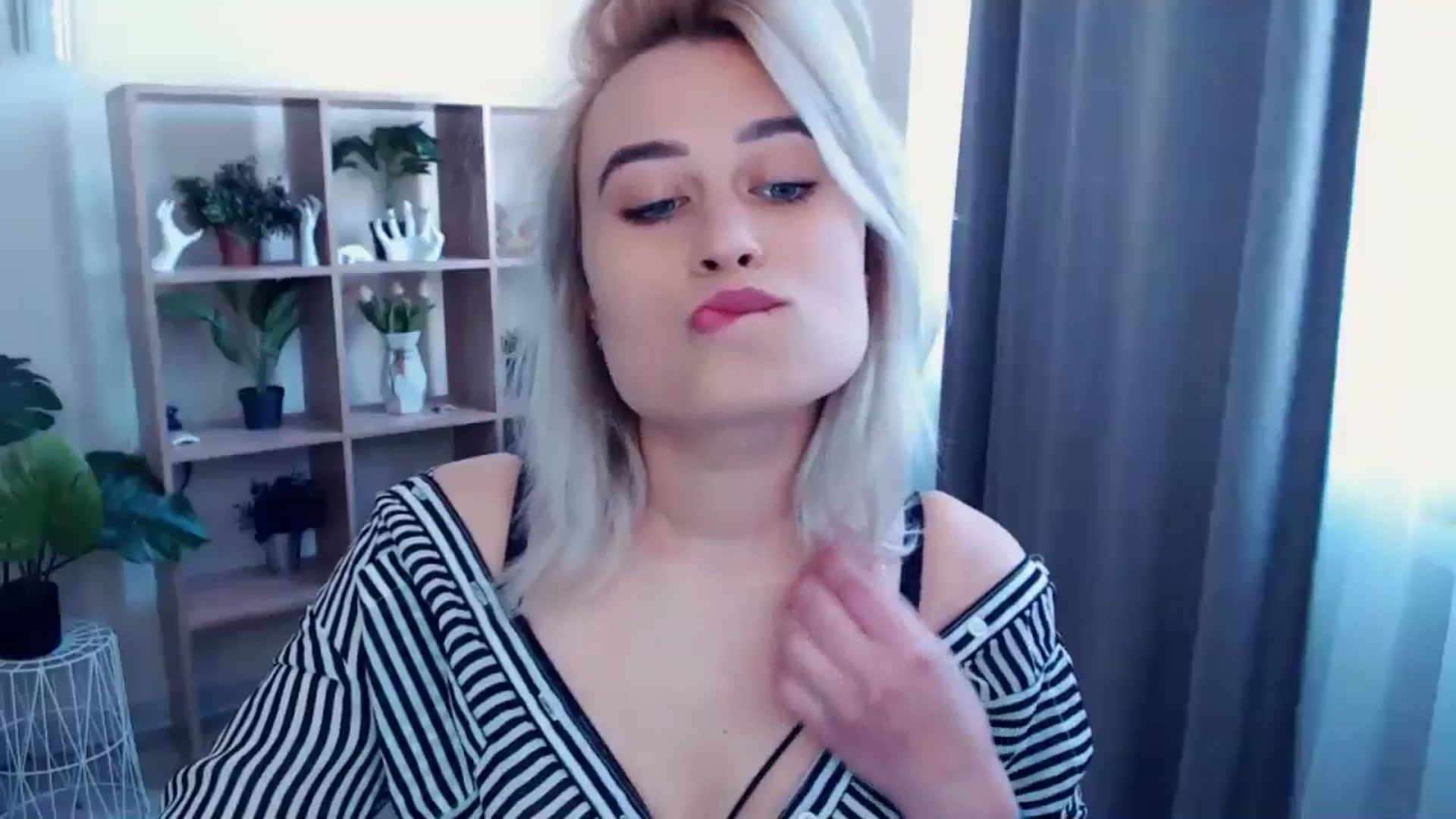Gallery image thumbnail from Kukla_kolduna's myfreecams stream on, 05/09/2024, 12:26 image 15 of 20