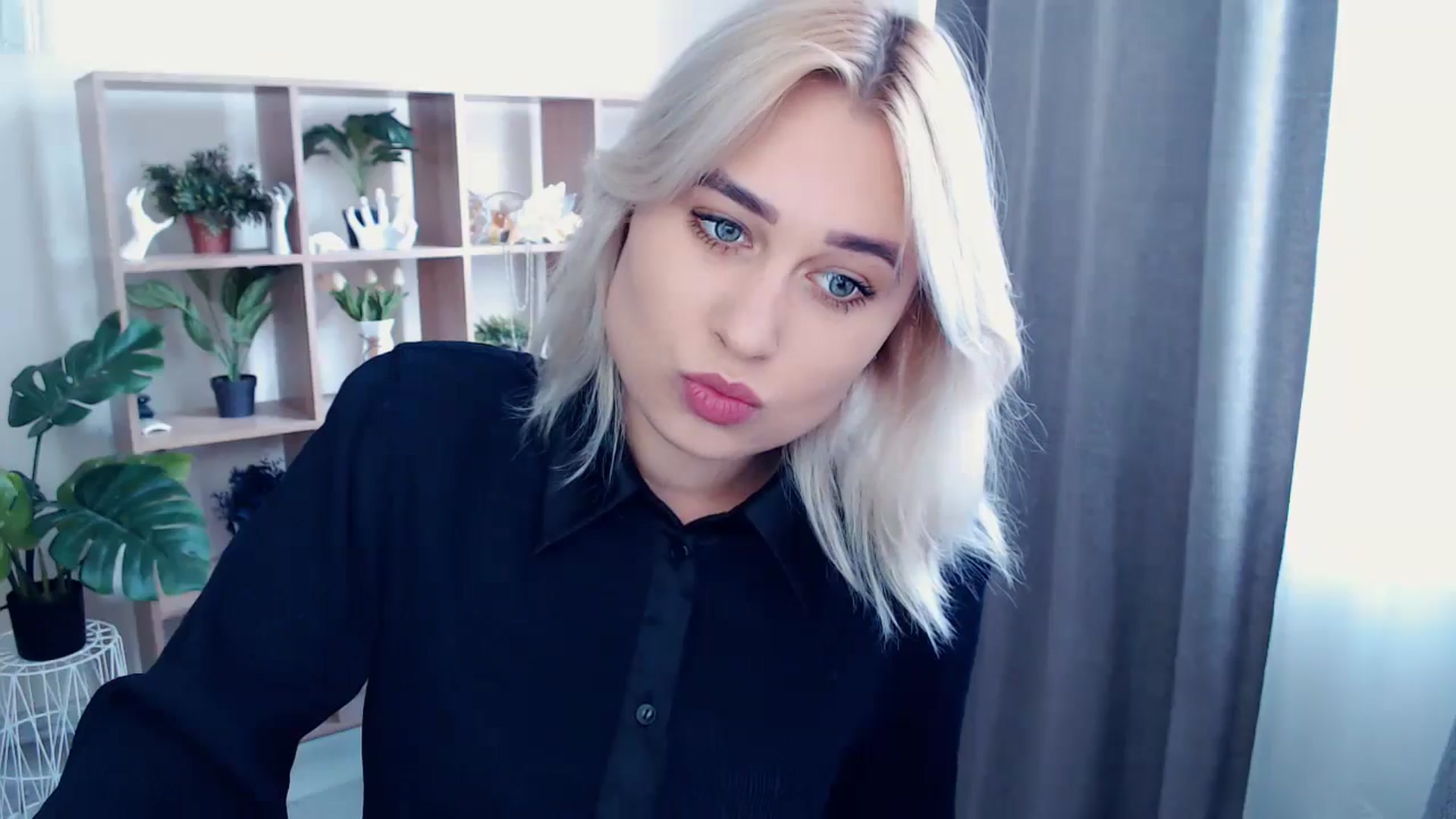 Gallery image thumbnail from Kukla_kolduna's myfreecams stream on, 05/15/2024, 13:05 image 10 of 20