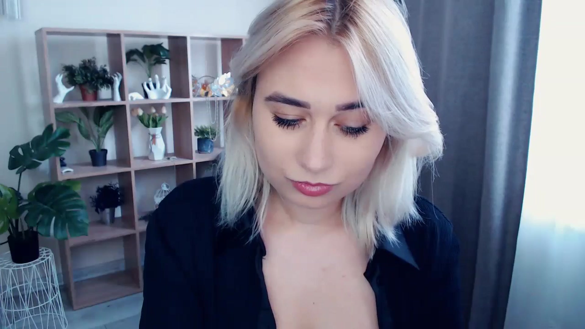 Gallery image thumbnail from Kukla_kolduna's myfreecams stream on, 05/15/2024, 15:06 image 14 of 20