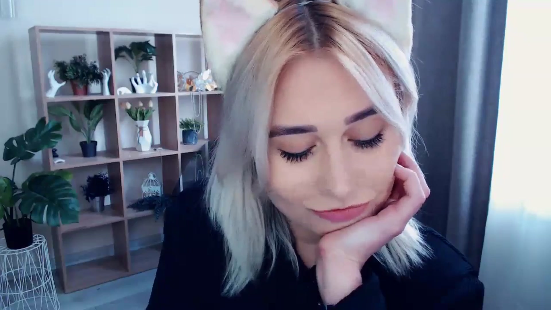 Gallery image thumbnail from Kukla_kolduna's myfreecams stream on, 05/15/2024, 15:06 image 7 of 20