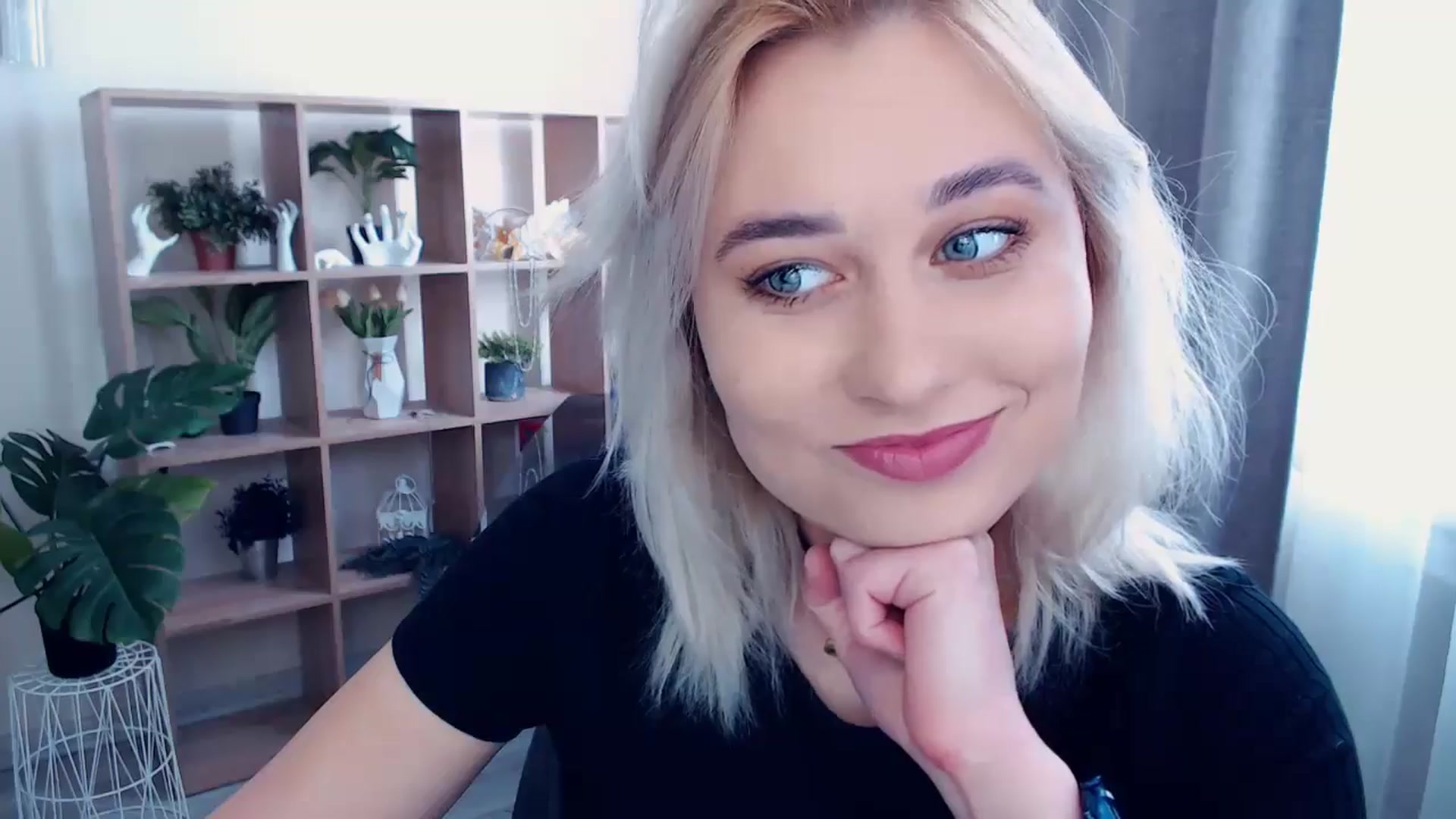 Gallery image thumbnail from Kukla_kolduna's myfreecams stream on, 05/17/2024, 11:51 image 14 of 20