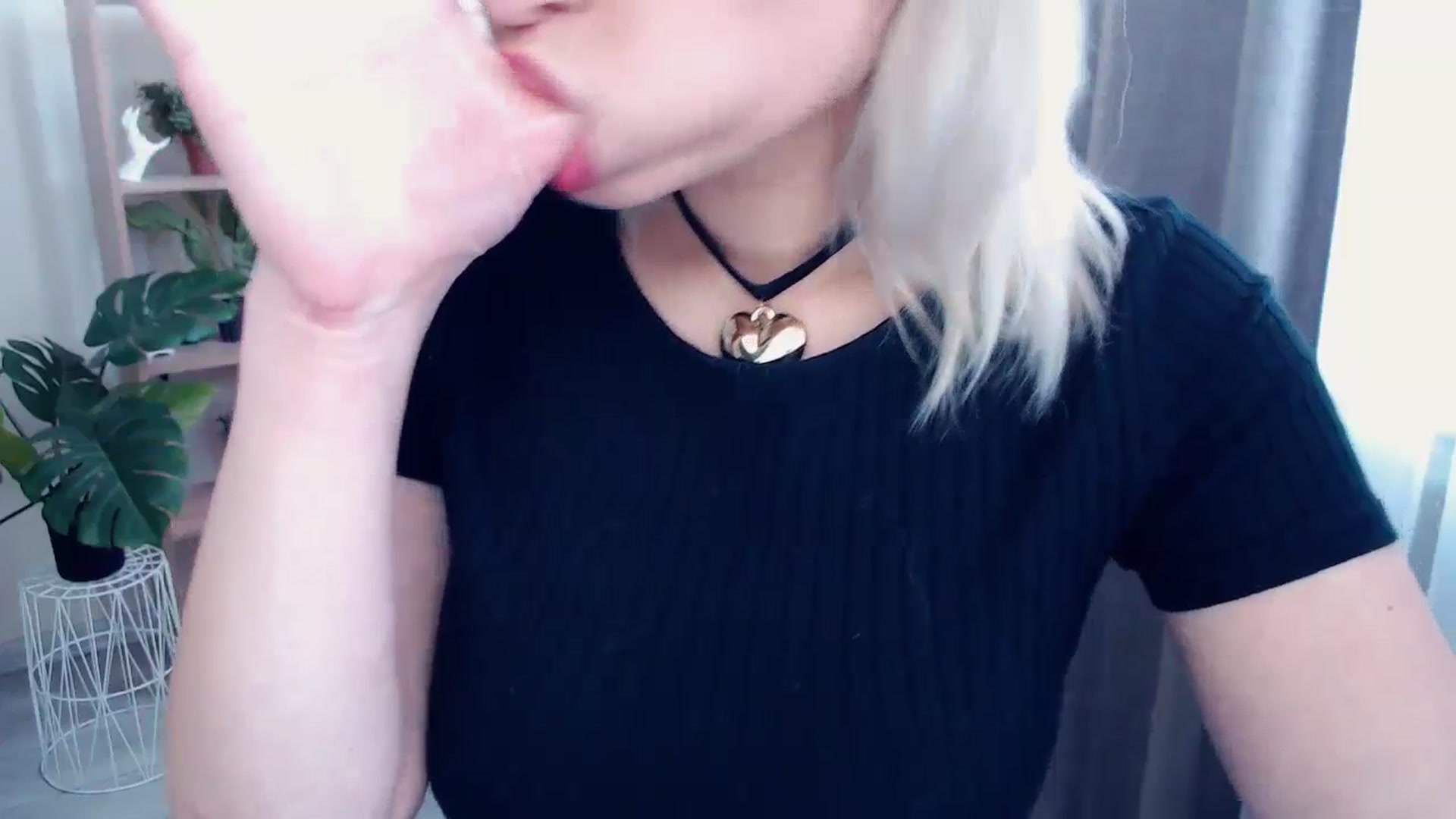 Gallery image thumbnail from Kukla_kolduna's myfreecams stream on, 05/17/2024, 13:36 image 19 of 20