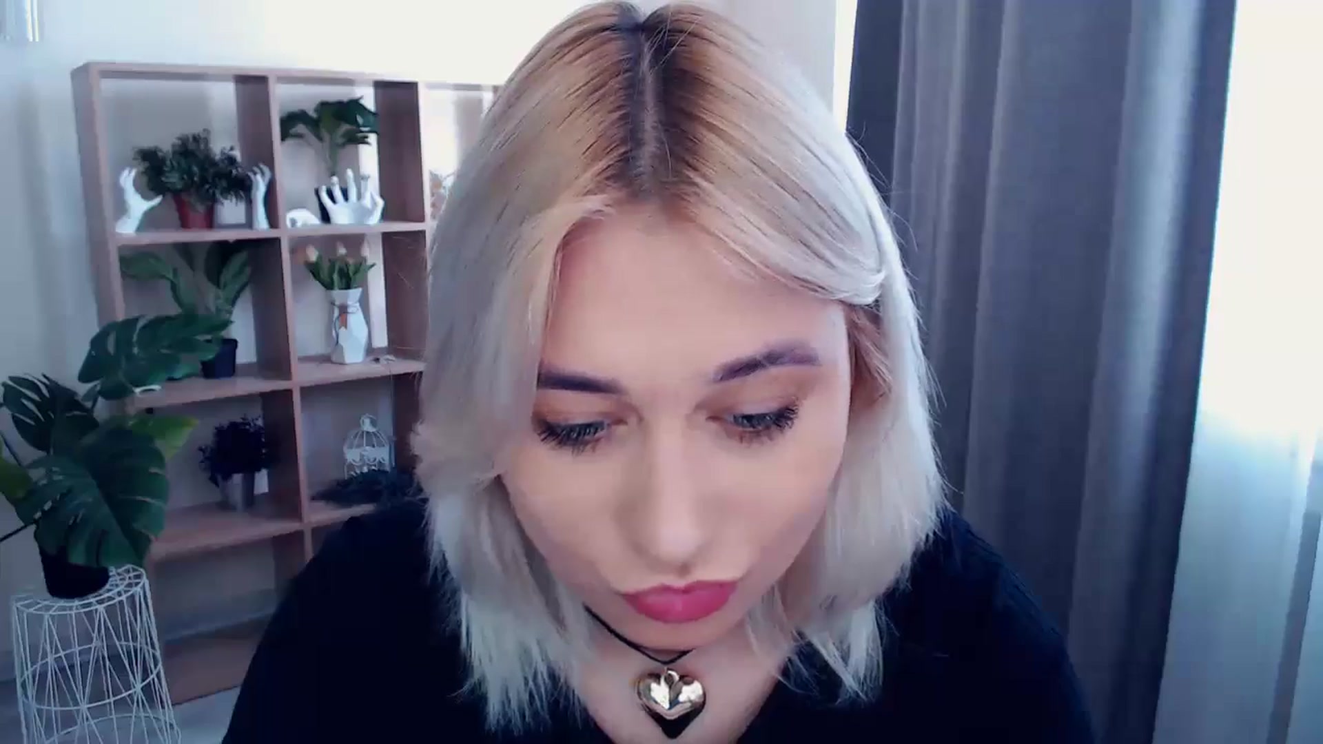 Gallery image thumbnail from Kukla_kolduna's myfreecams stream on, 05/17/2024, 13:36 image 16 of 20