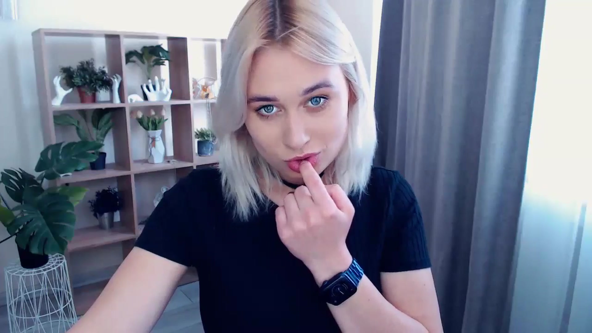 Gallery image thumbnail from Kukla_kolduna's myfreecams stream on, 05/17/2024, 13:36 image 4 of 20