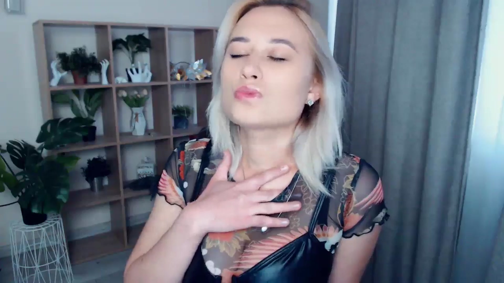 Gallery image thumbnail from Kukla_kolduna's myfreecams stream on, 05/18/2024, 16:13 image 18 of 20