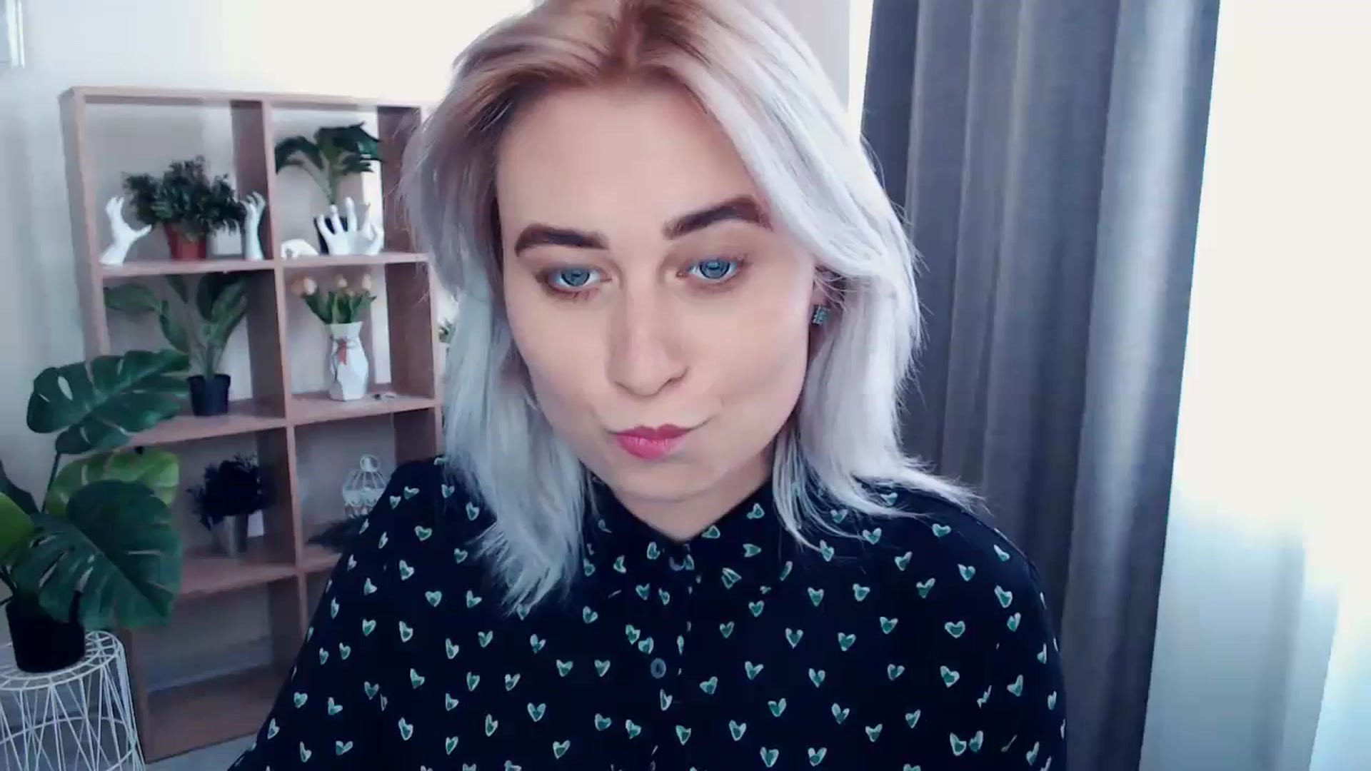 Gallery image thumbnail from Kukla_kolduna's myfreecams stream on, 05/19/2024, 15:17 image 10 of 20