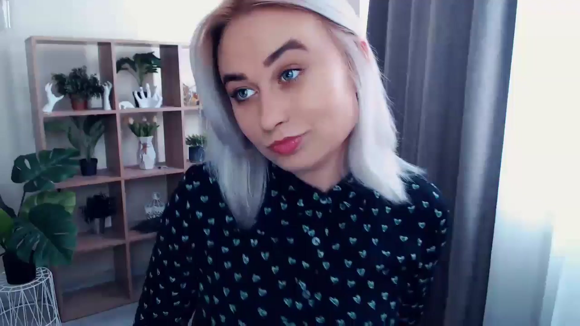 Gallery image thumbnail from Kukla_kolduna's myfreecams stream on, 05/19/2024, 15:17 image 4 of 20
