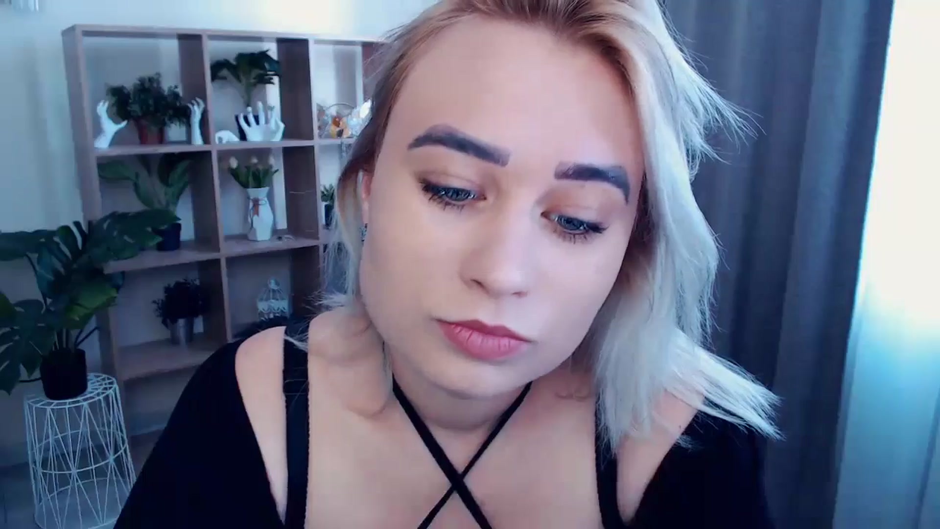 Gallery image thumbnail from Kukla_kolduna's myfreecams stream on, 05/25/2024, 11:03 image 6 of 20