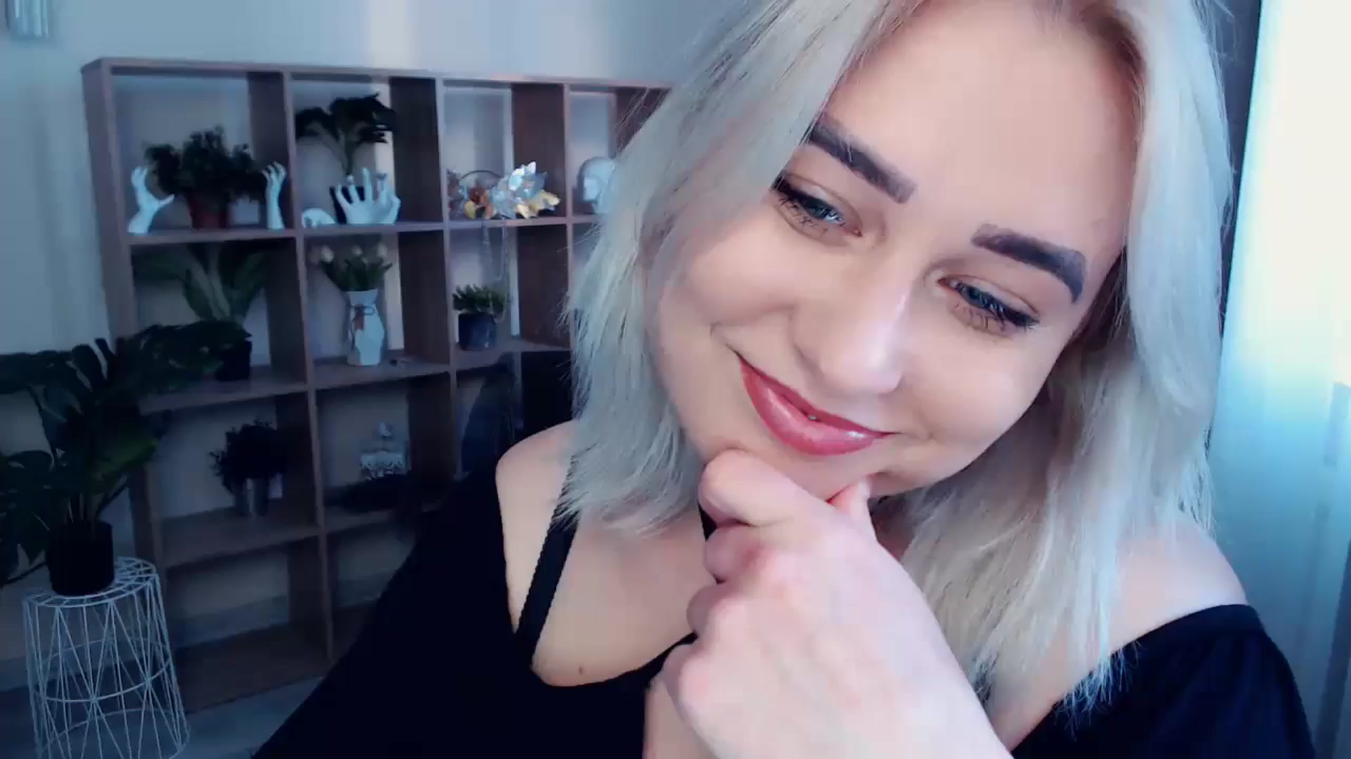 Gallery image thumbnail from Kukla_kolduna's myfreecams stream on, 05/25/2024, 17:12 image 1 of 20