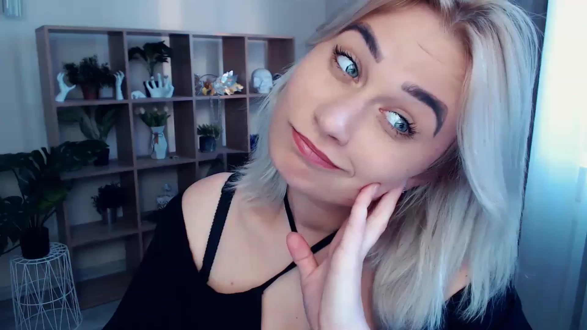 Gallery image thumbnail from Kukla_kolduna's myfreecams stream on, 05/25/2024, 17:12 image 3 of 20