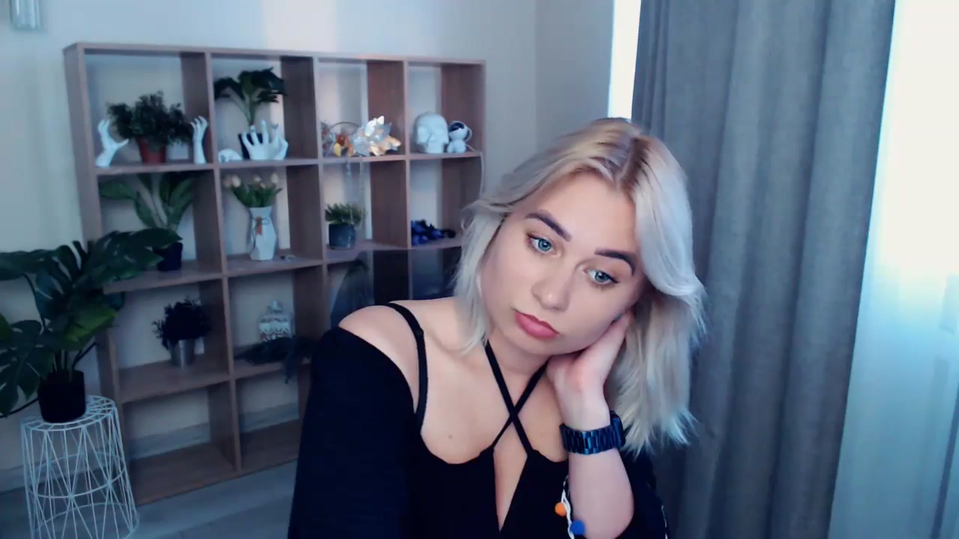 Gallery image thumbnail from Kukla_kolduna's myfreecams stream on, 05/25/2024, 17:12 image 19 of 20