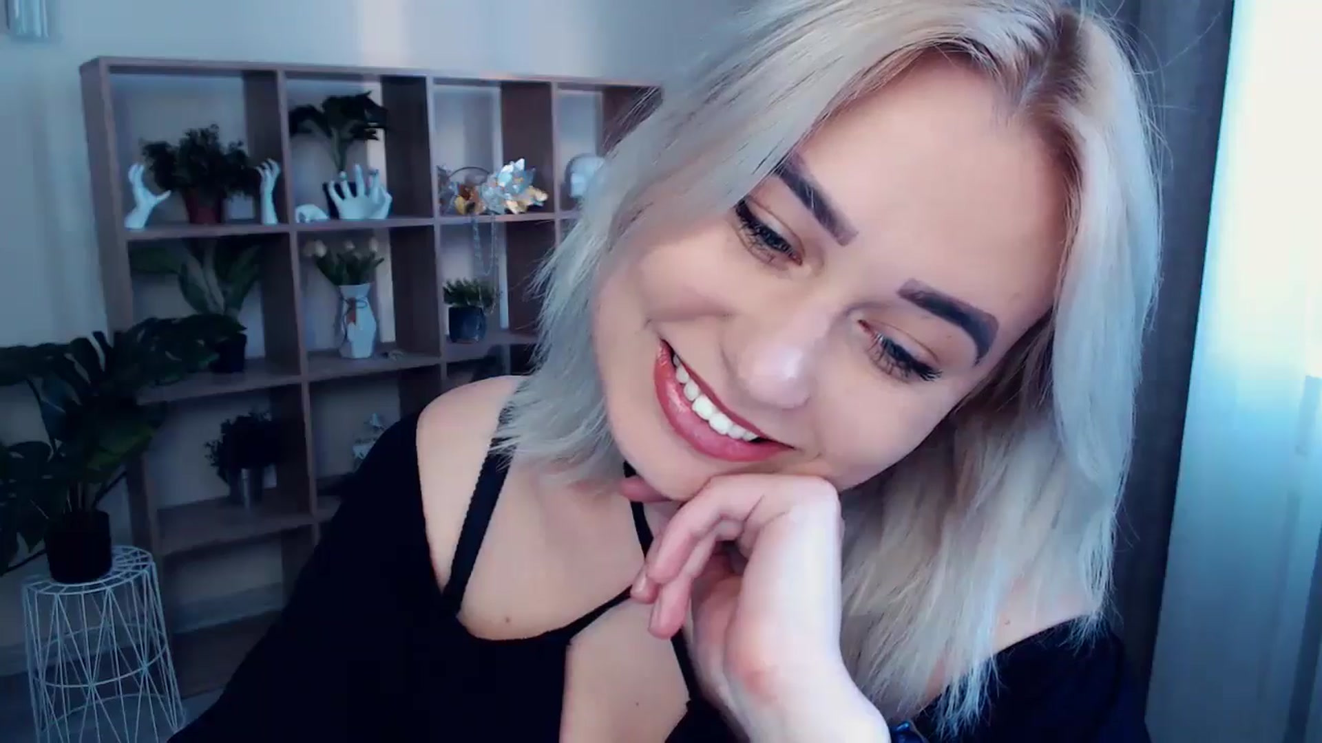 Gallery image thumbnail from Kukla_kolduna's myfreecams stream on, 05/25/2024, 17:12 image 2 of 20
