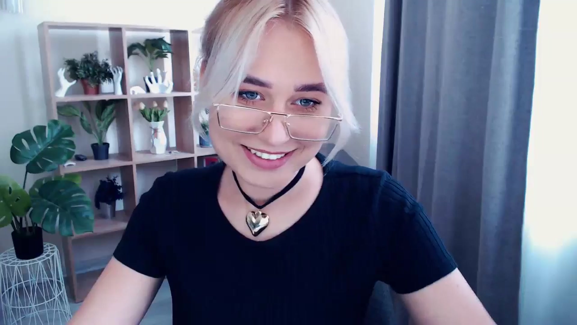 Gallery image thumbnail from Kukla_kolduna's myfreecams stream on, 05/26/2024, 11:08 image 18 of 20