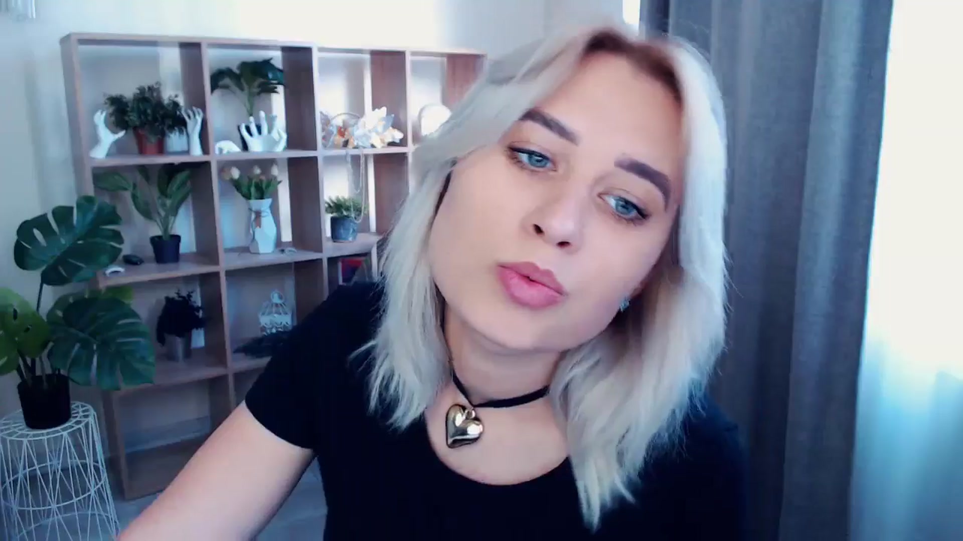 Gallery image thumbnail from Kukla_kolduna's myfreecams stream on, 05/26/2024, 16:00 image 19 of 20