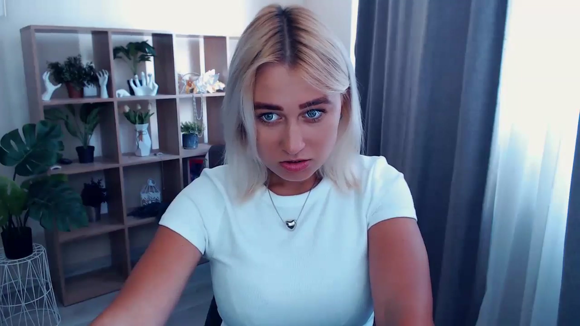Gallery image thumbnail from Kukla_kolduna's myfreecams stream on, 06/13/2024, 13:46 image 17 of 20