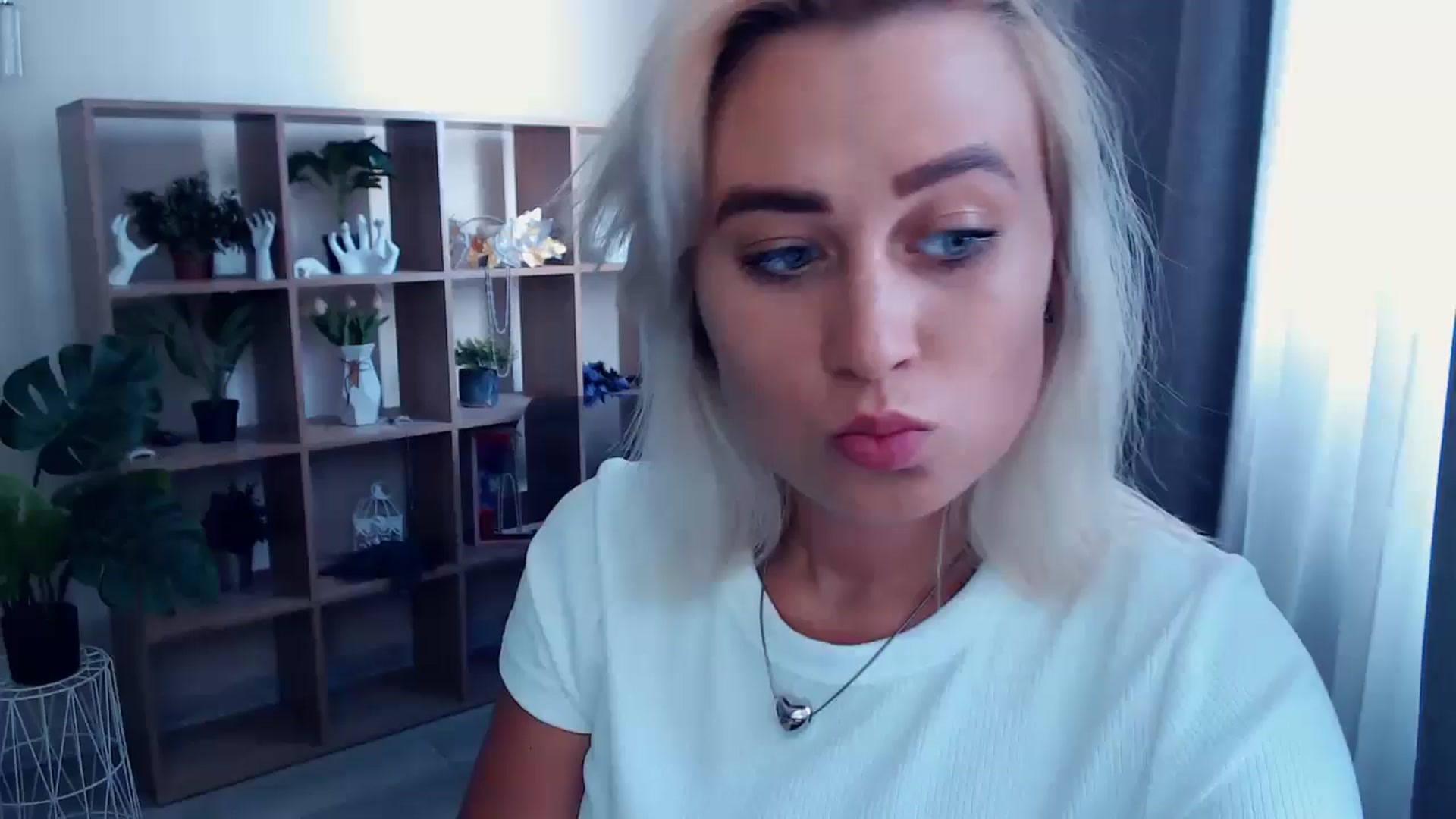 Gallery image thumbnail from Kukla_kolduna's myfreecams stream on, 06/13/2024, 13:46 image 3 of 20