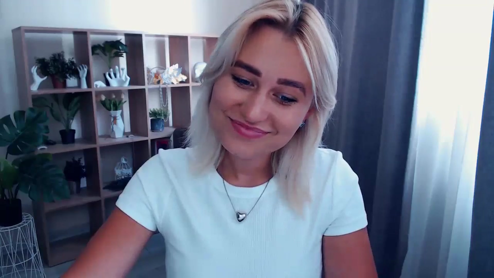 Gallery image thumbnail from Kukla_kolduna's myfreecams stream on, 06/13/2024, 15:50 image 6 of 20
